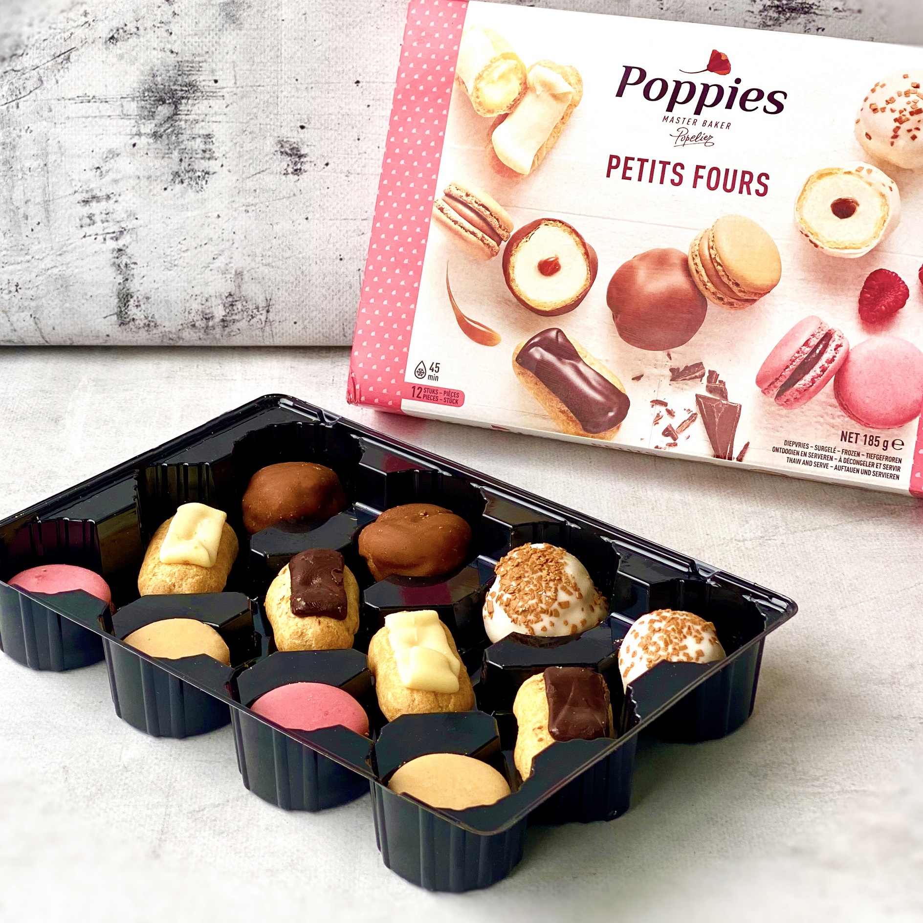 Ассорти (макаруны, профитроли, мини эклеры) изображение 1