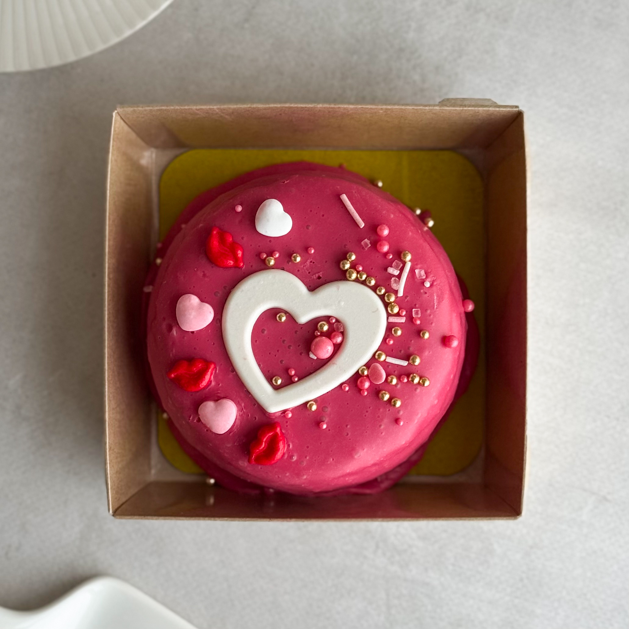 Бенто-торт ЧК «ONE TROPIC» (день влюблённых, 8 марта) в индивид.упаковке. Нежный чизкейк с начинкой из ананасового конфитюра с кусочками ананаса на тонкой песочной подложке в лимитированном дизайне. изображение 5