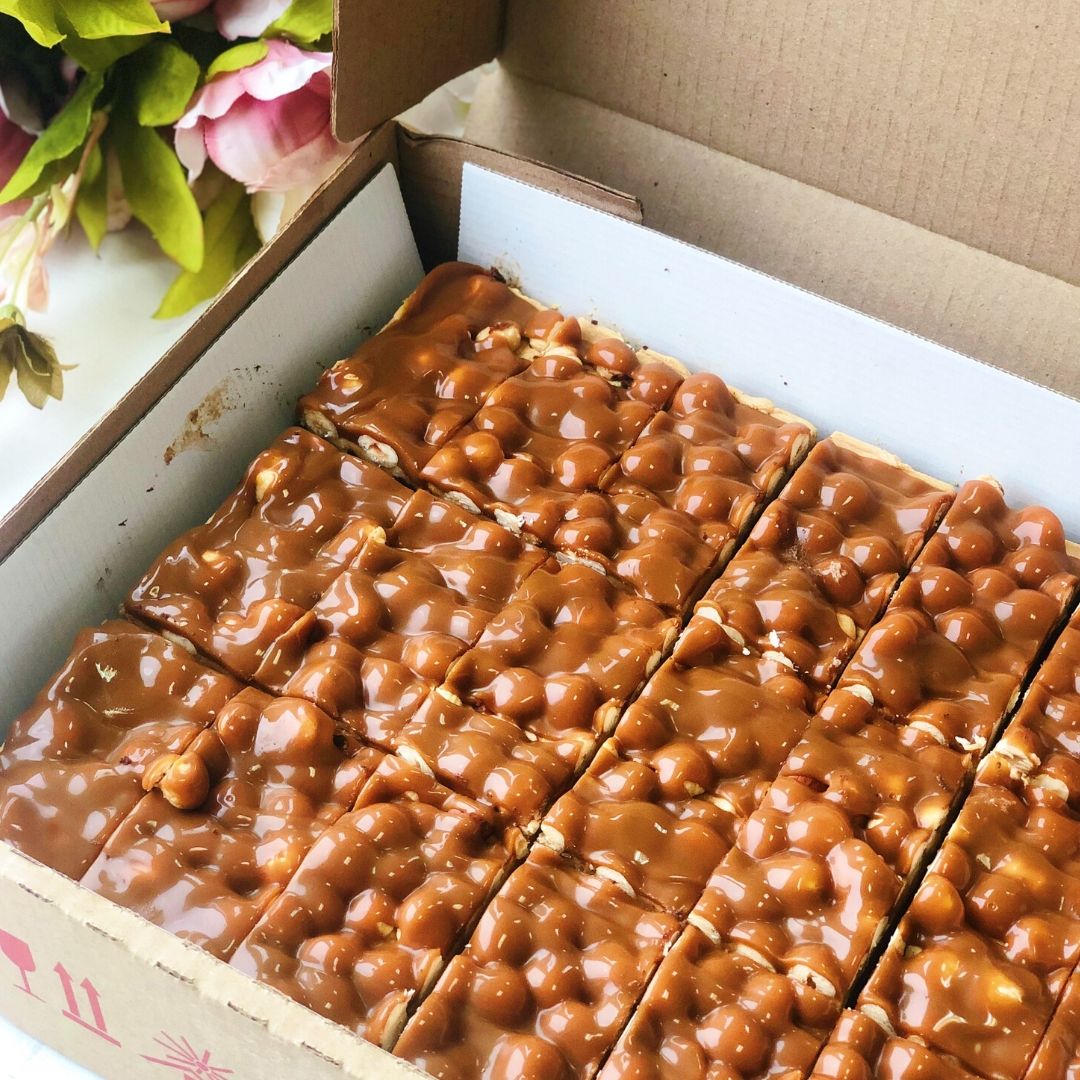 Пирожное "Брауни с карамелью и фундуком" изображение 6