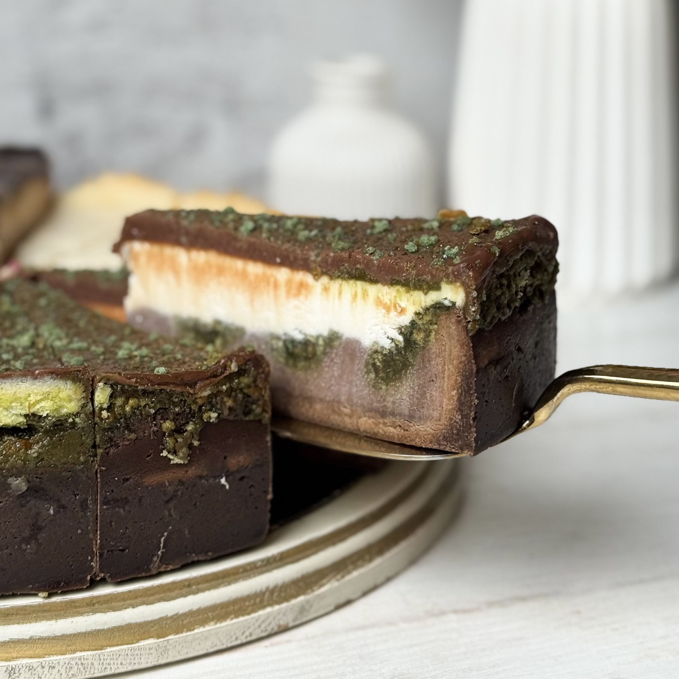 Ассорти из четырех чизкейков: Чизкейк "Три Шоколада", Чизкейк "Нью-Йорк", Чизкейк "С Вишней", Чизкейк "Дубайский шоколад" изображение 5