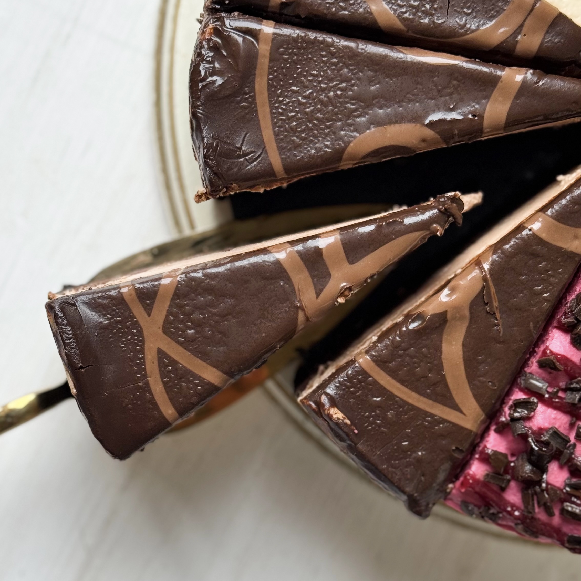 Ассорти из четырех чизкейков: Чизкейк "Три Шоколада", Чизкейк "Нью-Йорк", Чизкейк "С Вишней", Чизкейк "Дубайский шоколад" изображение 8