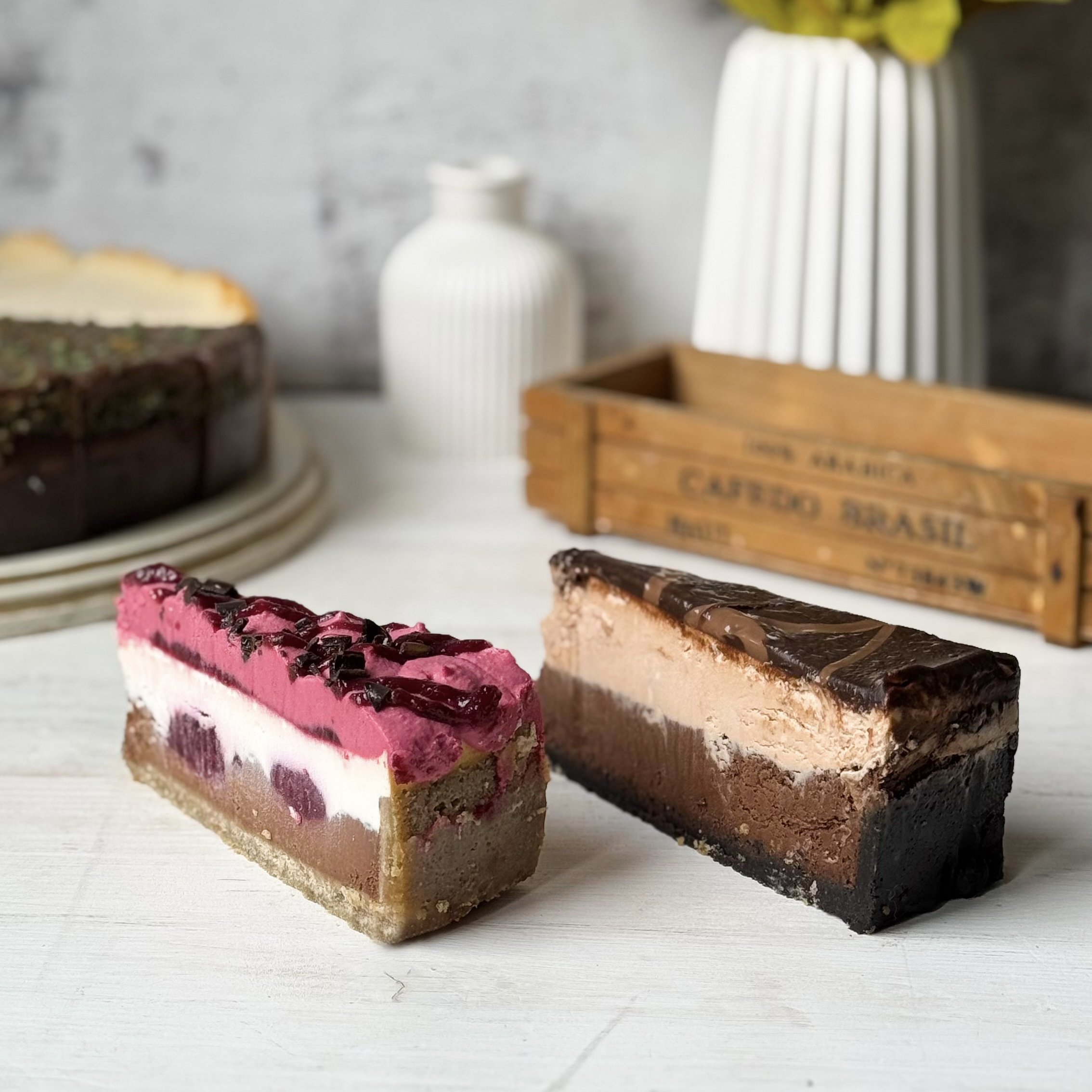 Ассорти из четырех чизкейков: Чизкейк "Три Шоколада", Чизкейк "Нью-Йорк", Чизкейк "С Вишней", Чизкейк "Дубайский шоколад" изображение 9