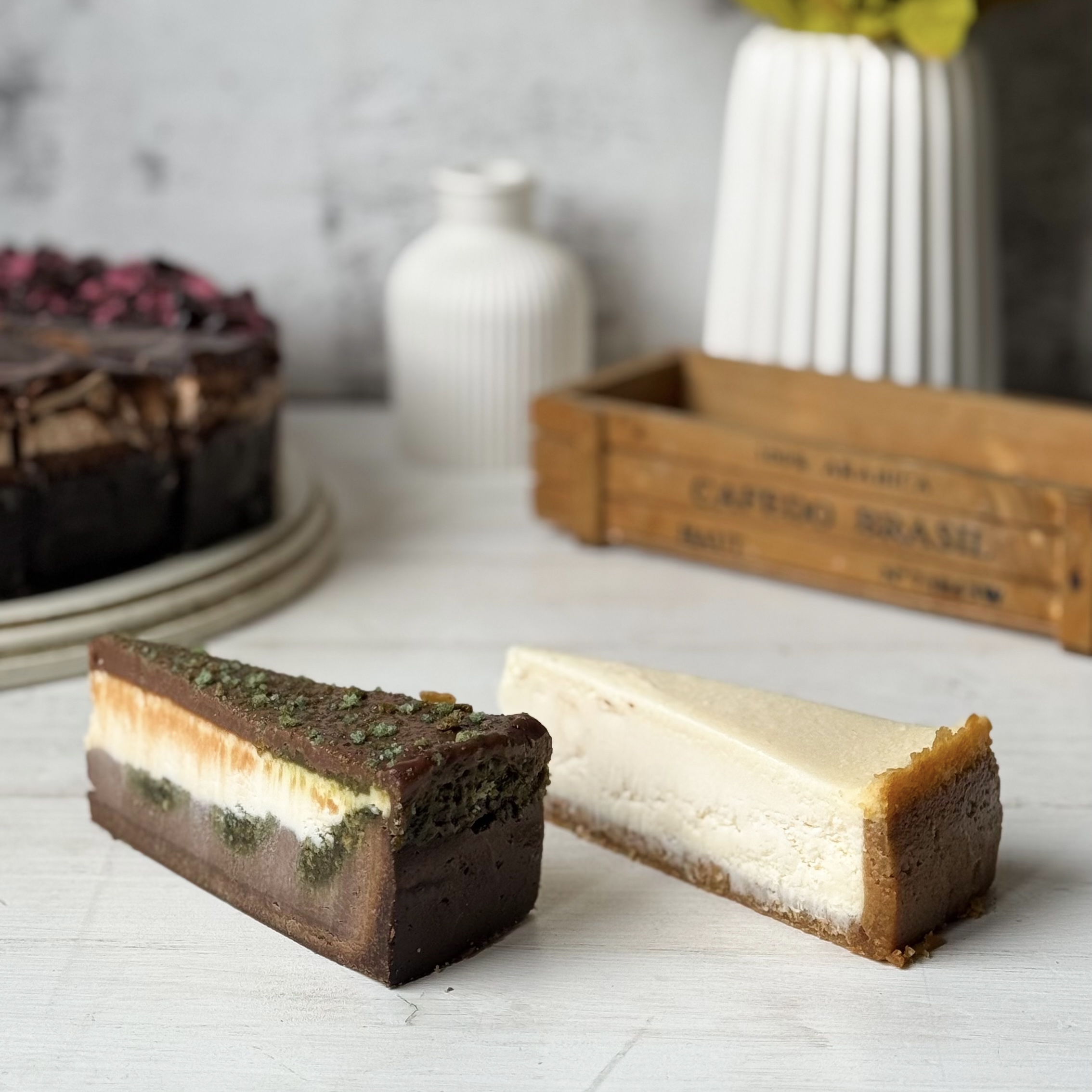 Ассорти из четырех чизкейков: Чизкейк "Три Шоколада", Чизкейк "Нью-Йорк", Чизкейк "С Вишней", Чизкейк "Дубайский шоколад" изображение 10