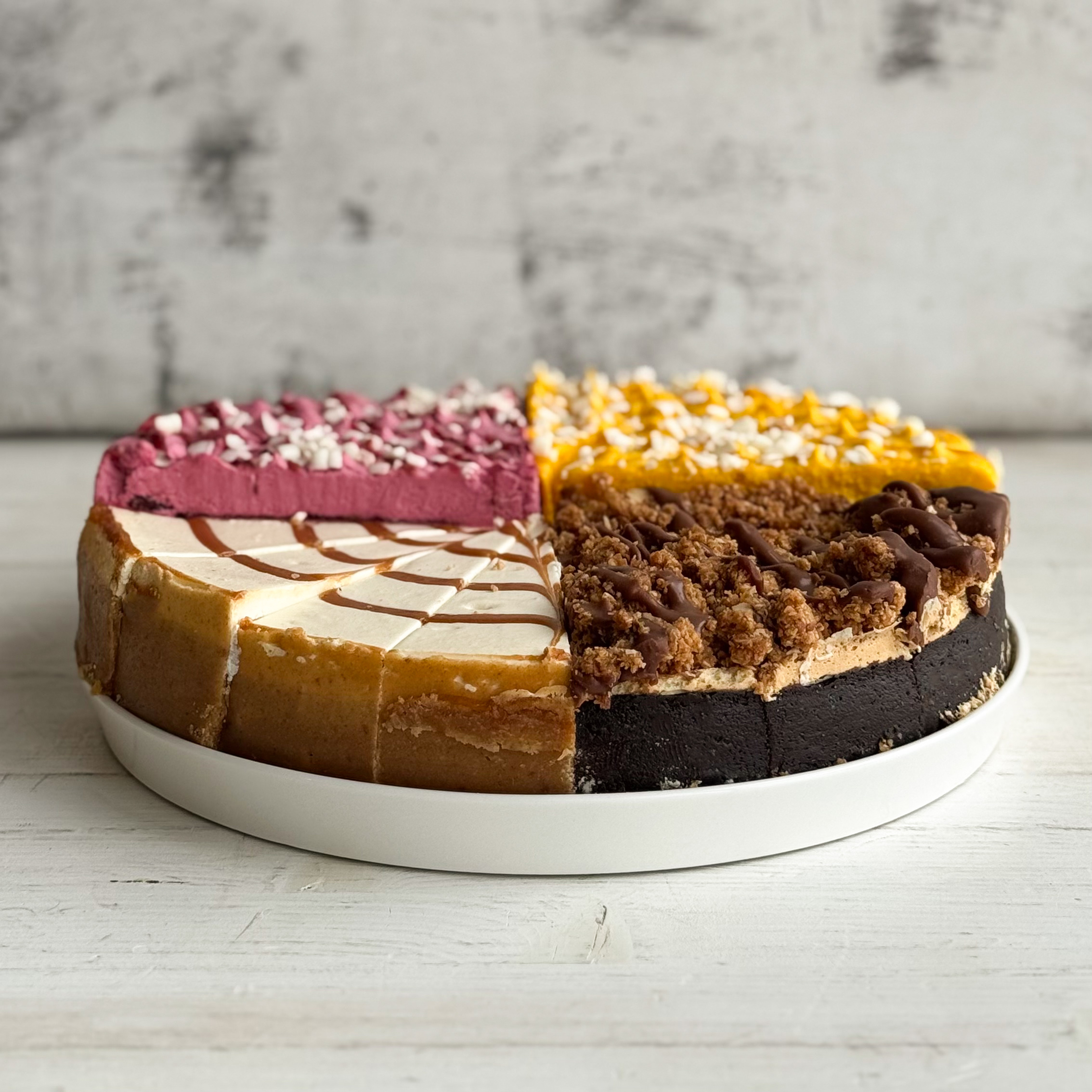 Ассорти из четырех чизкейков: Чизкейк Кокосовый, Чизкейк "Манго-маракуйя", Чизкейк "Малиновый взрыв", Чизкейк "Карамельный" изображение 2