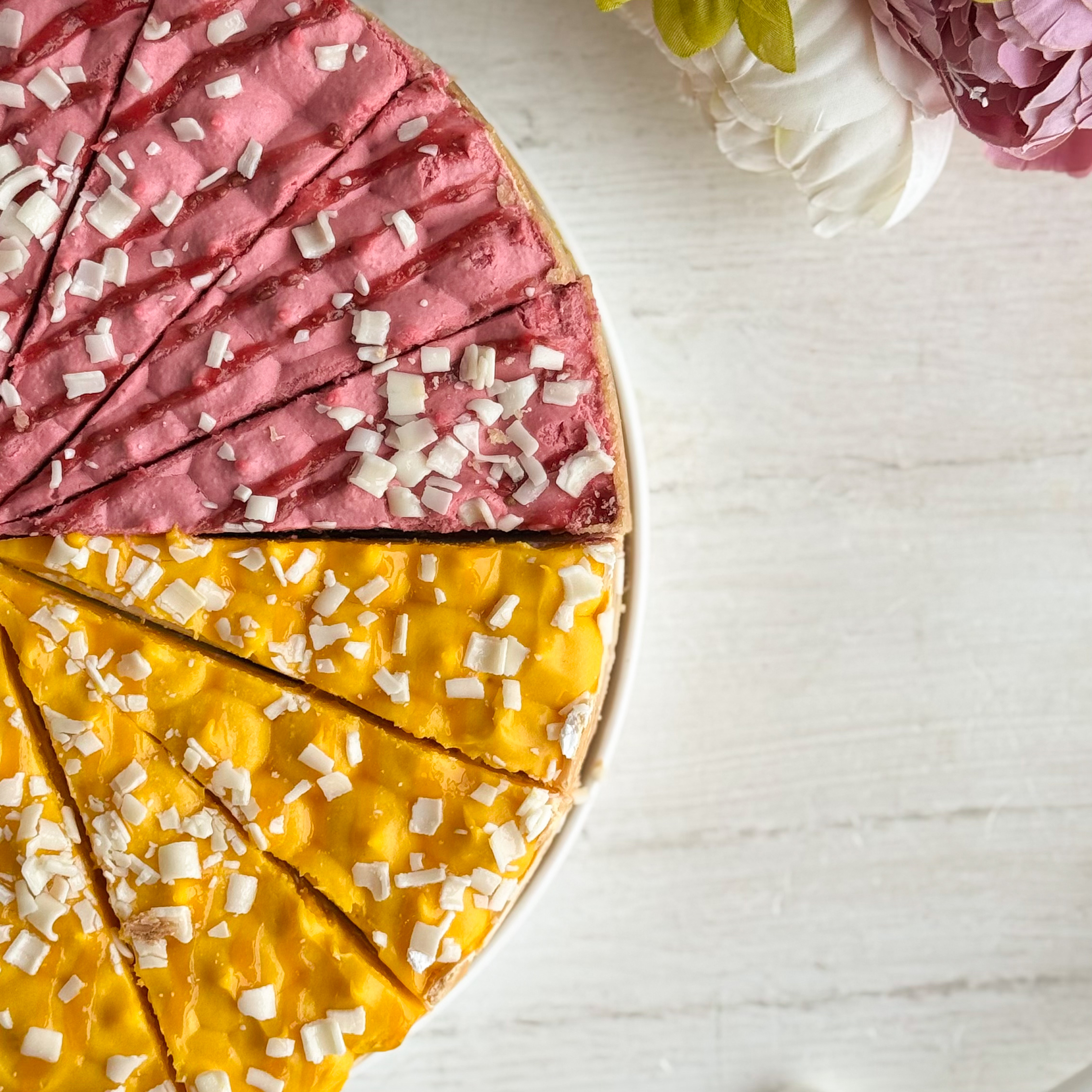 Ассорти из четырех чизкейков: Чизкейк Кокосовый, Чизкейк "Манго-маракуйя", Чизкейк "Малиновый взрыв", Чизкейк "Карамельный" изображение 5