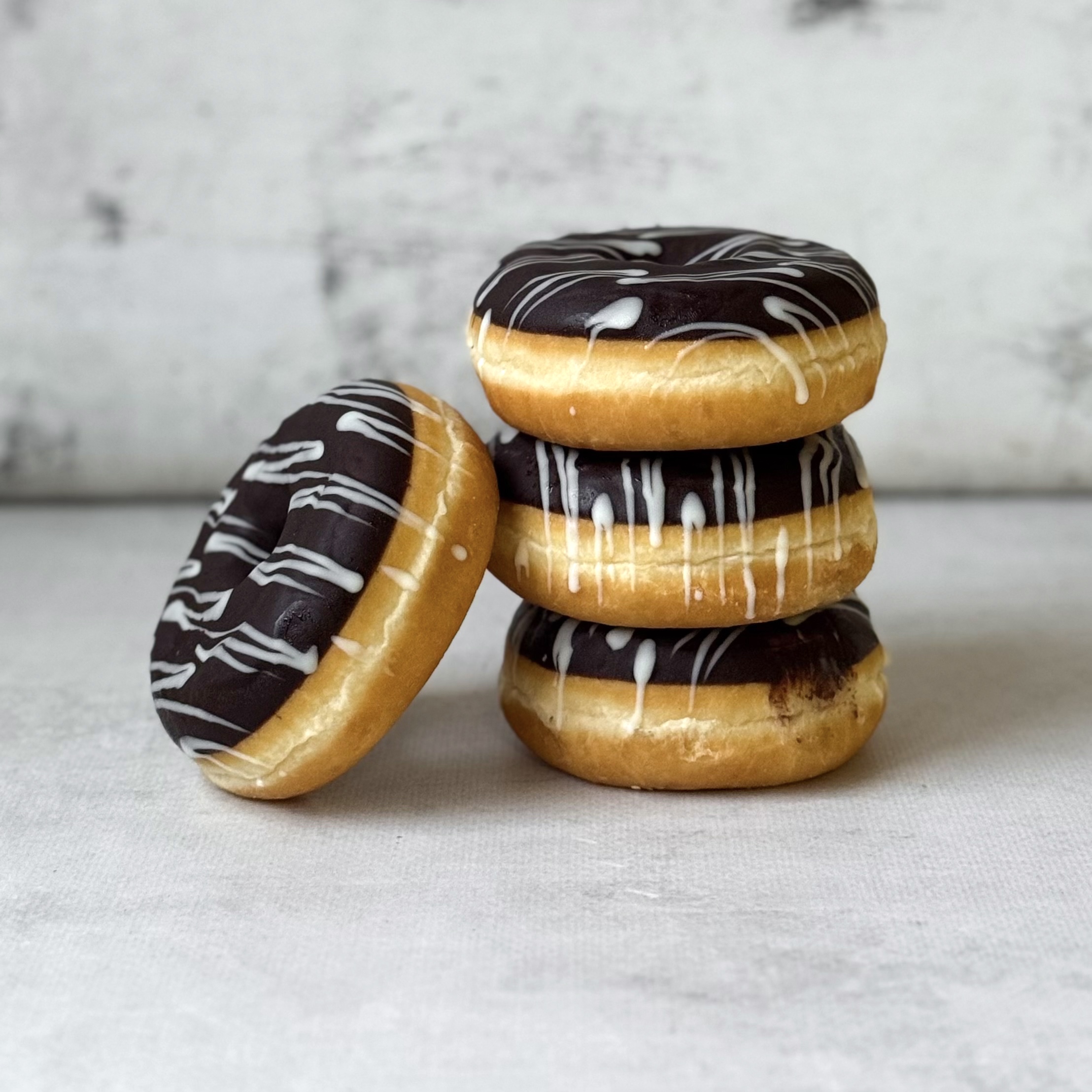 Донат глазированный Шоколад с шок. начинкой изображение 6