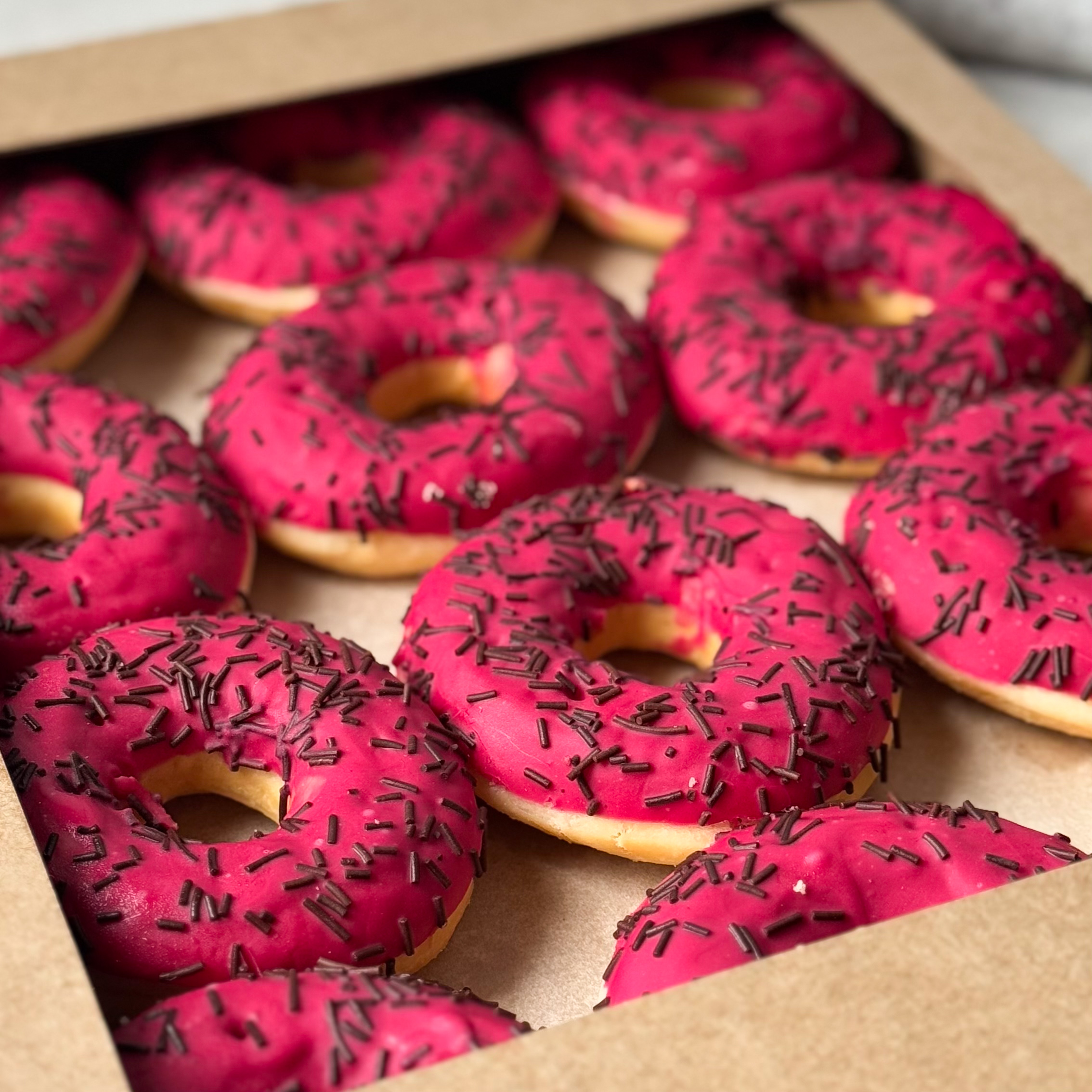 Донат глазированный вишневый с вишневой начинкой изображение 3