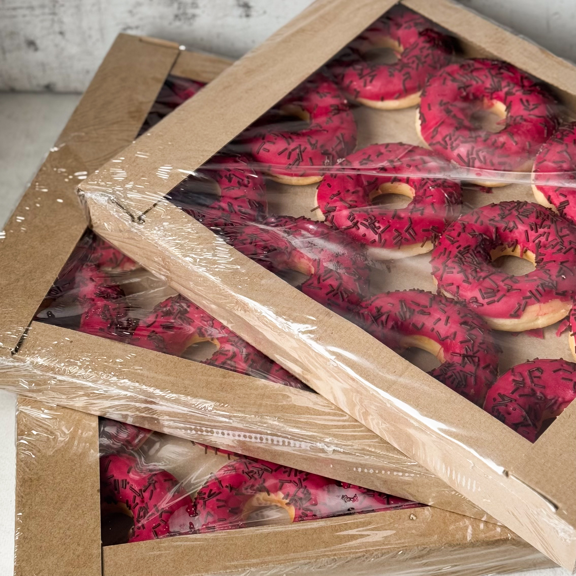 Донат глазированный вишневый с вишневой начинкой изображение 4