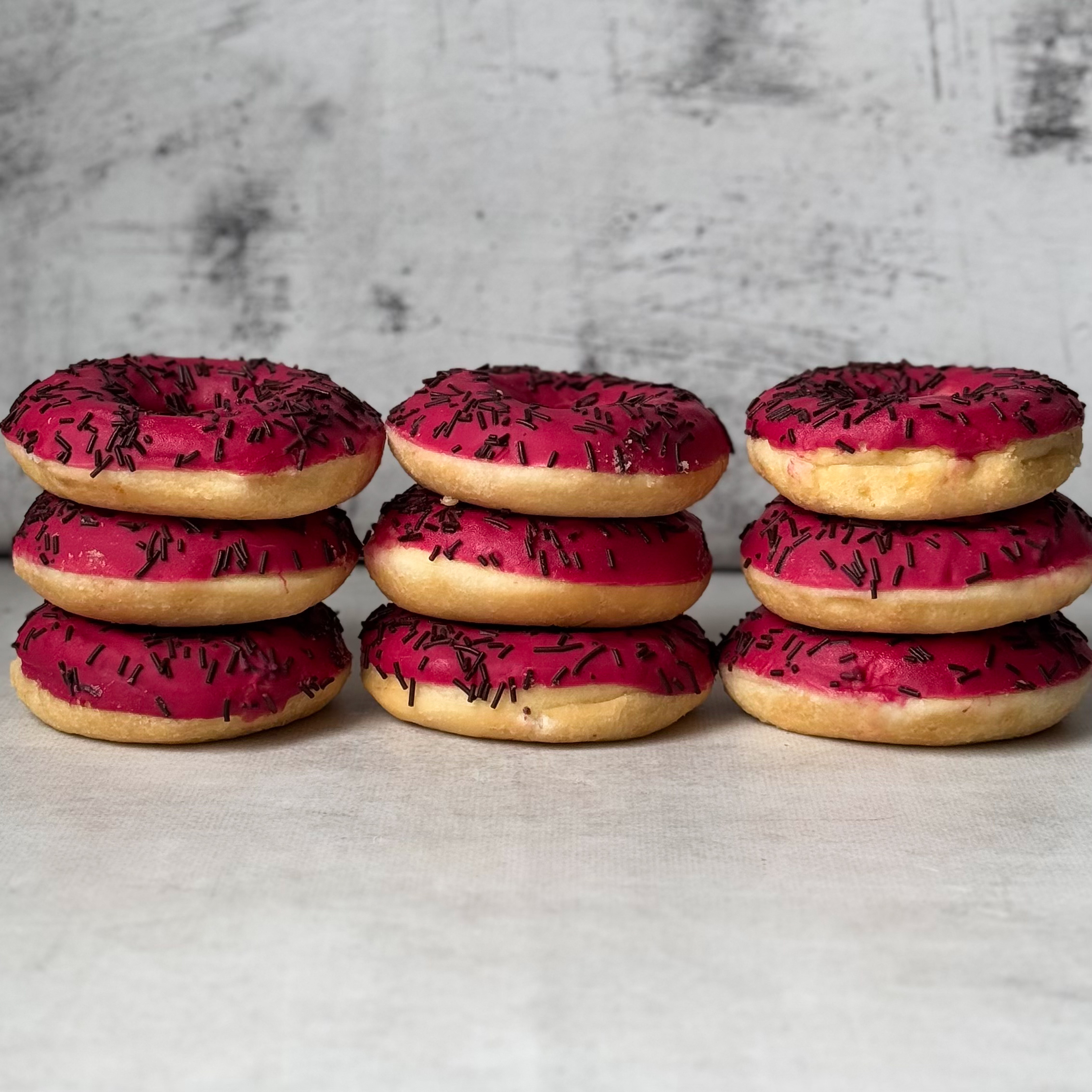 Донат глазированный вишневый с вишневой начинкой изображение 6