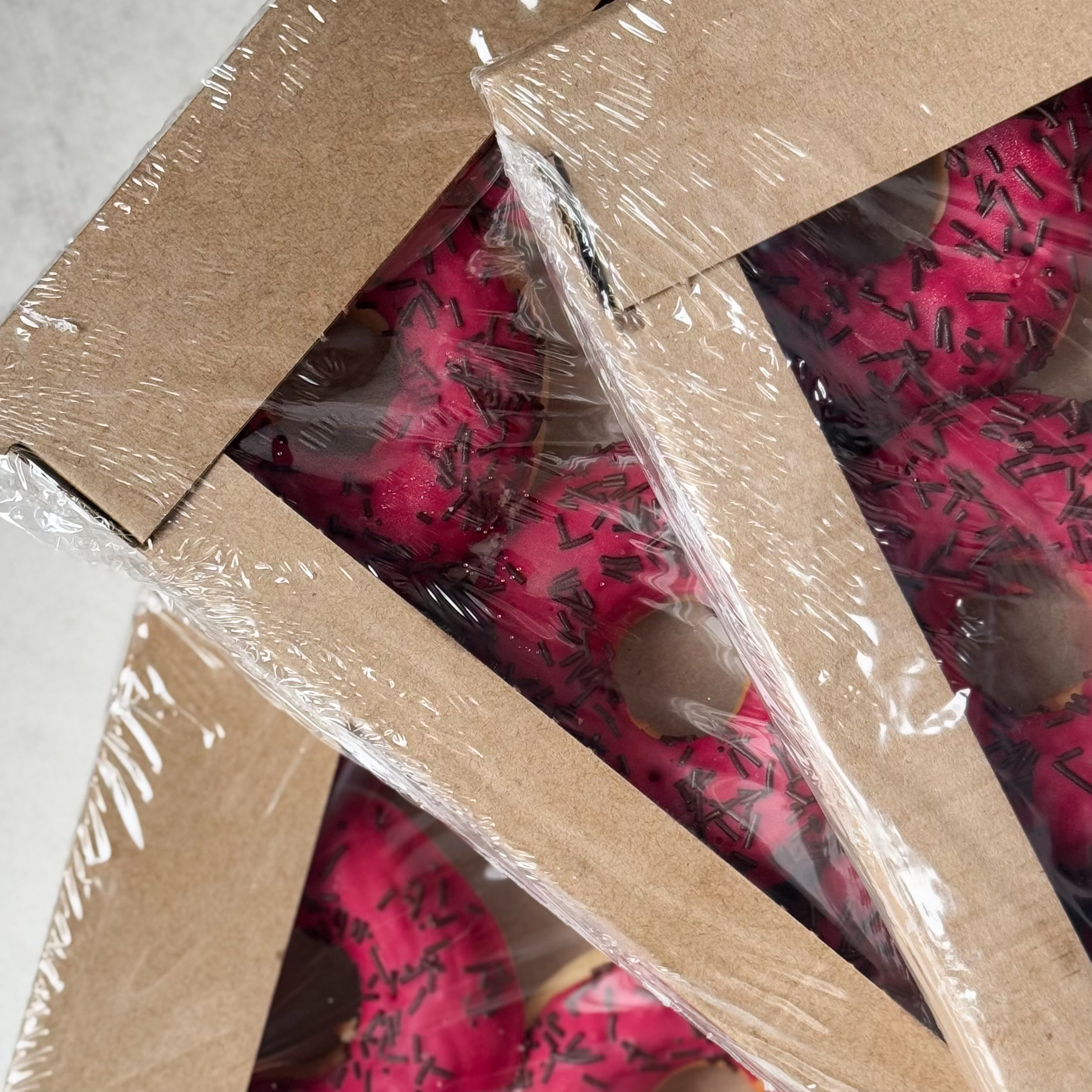 Донат глазированный вишневый с вишневой начинкой изображение 8