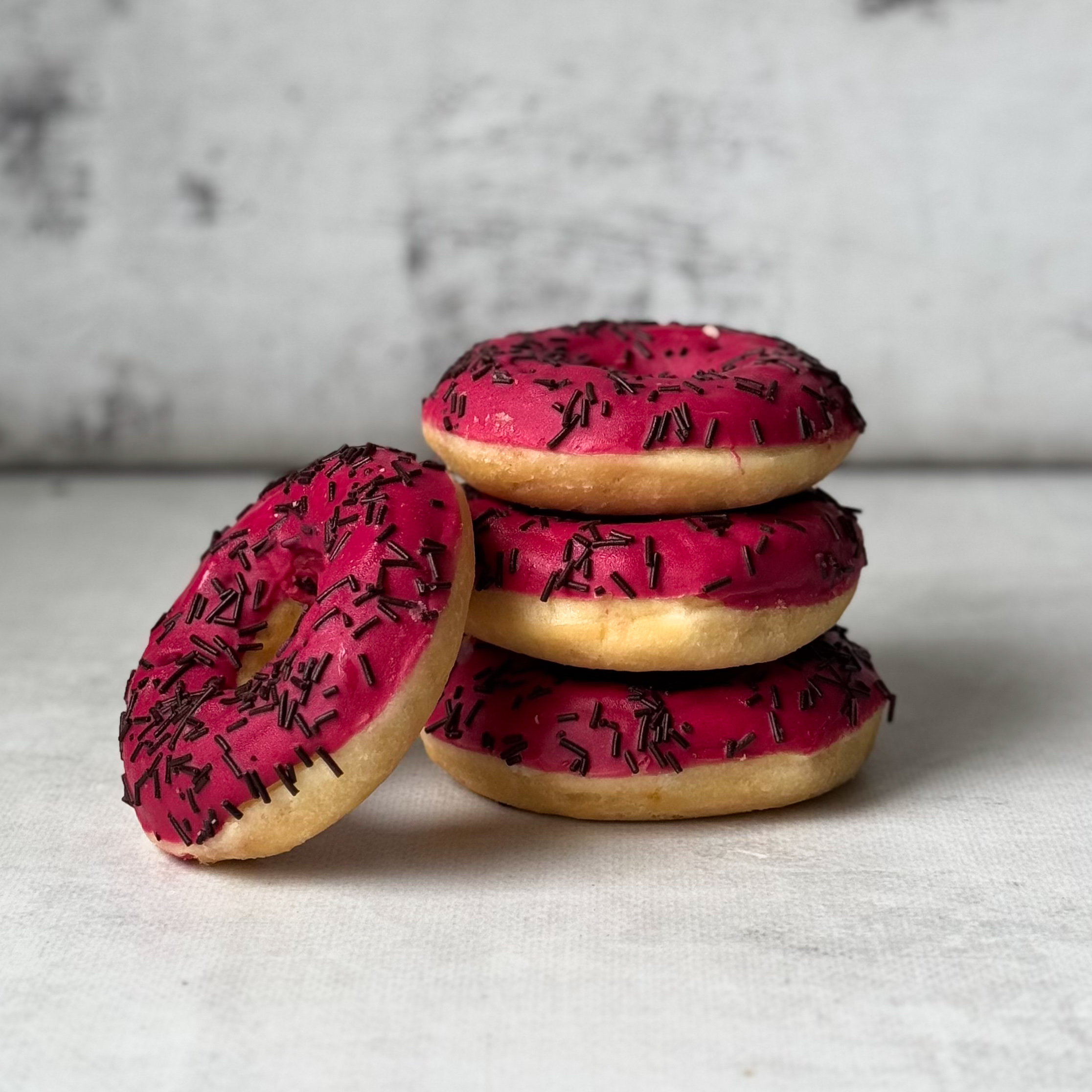 Донат глазированный вишневый с вишневой начинкой изображение 9