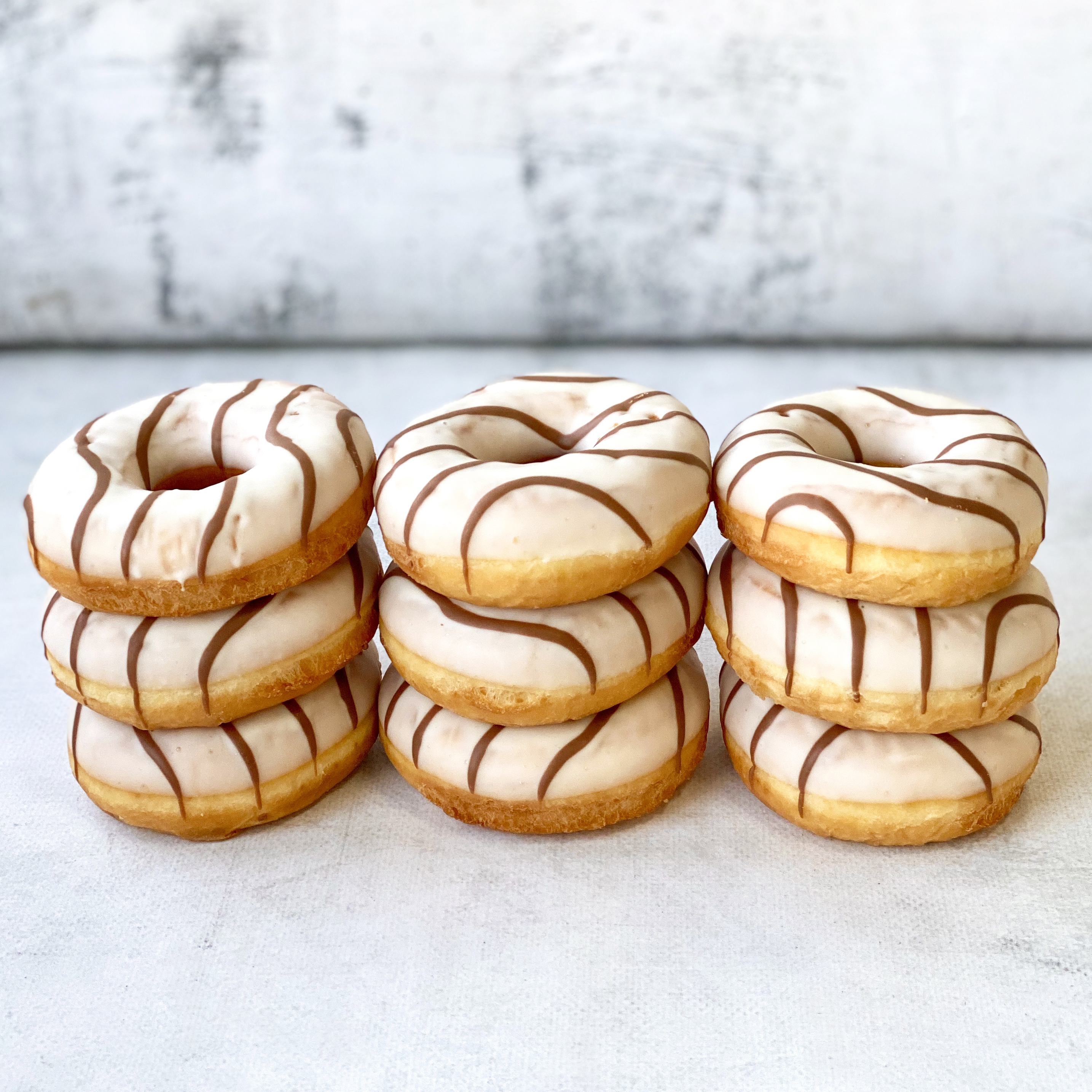 Донат с карамельной начинкой глазированный изображение 2