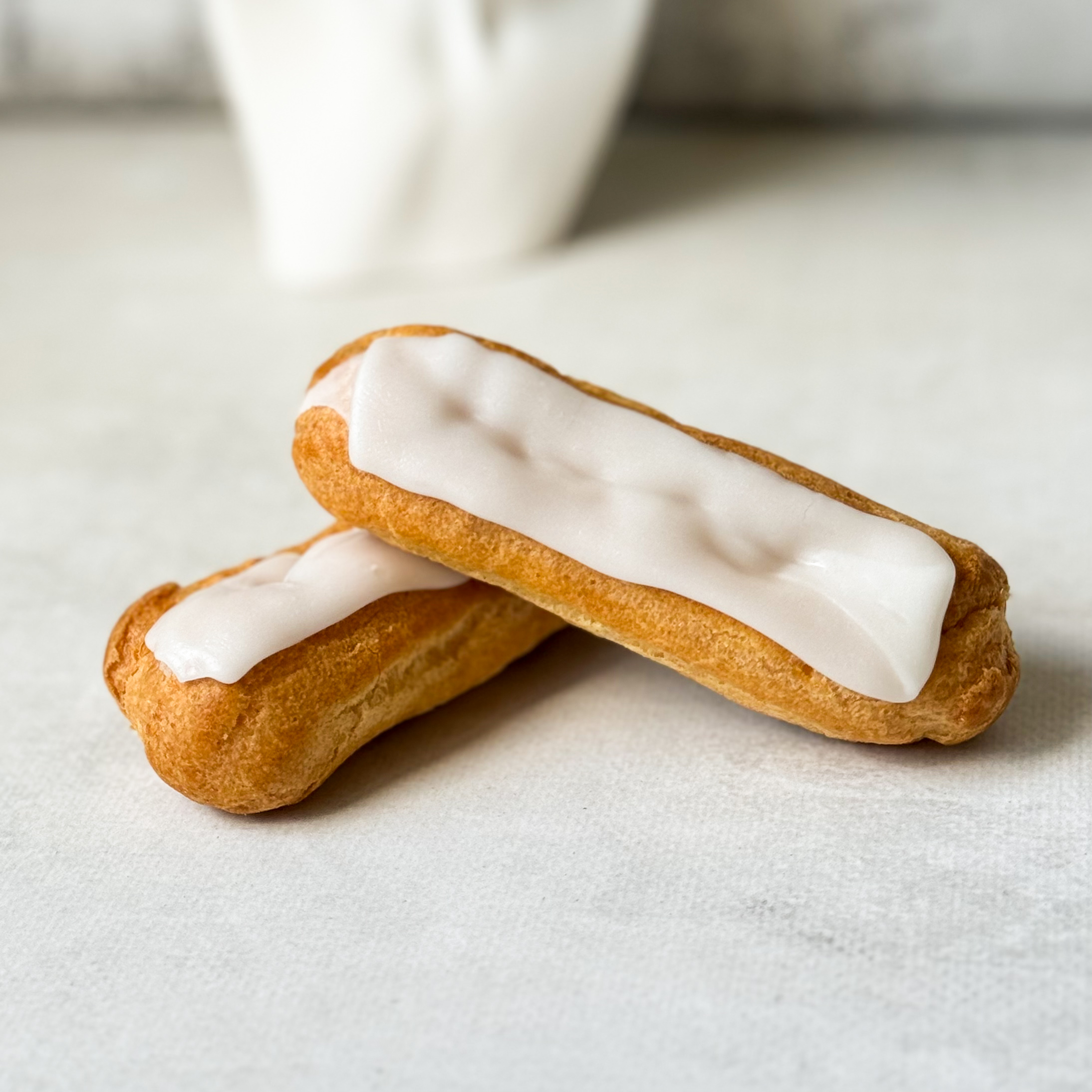 Эклеры с ванильной начинкой и белой помадкой изображение 2