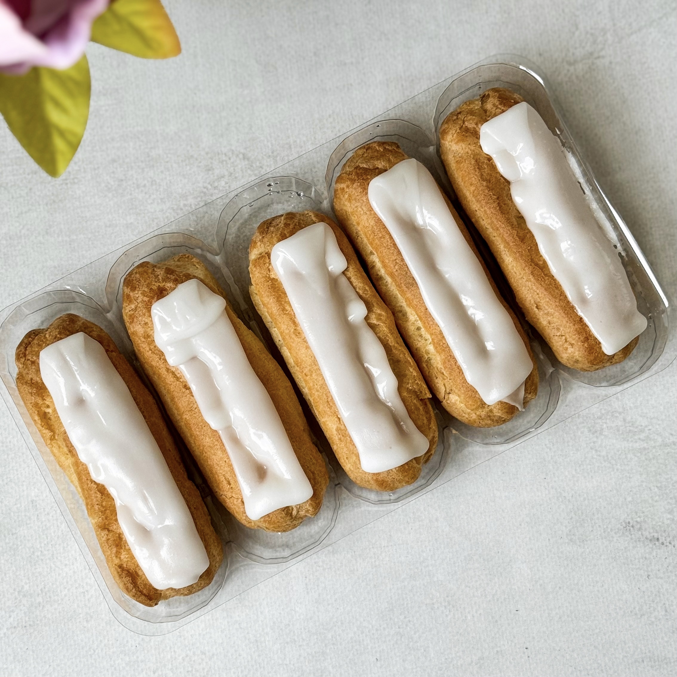 Эклеры с ванильной начинкой и белой помадкой изображение 3