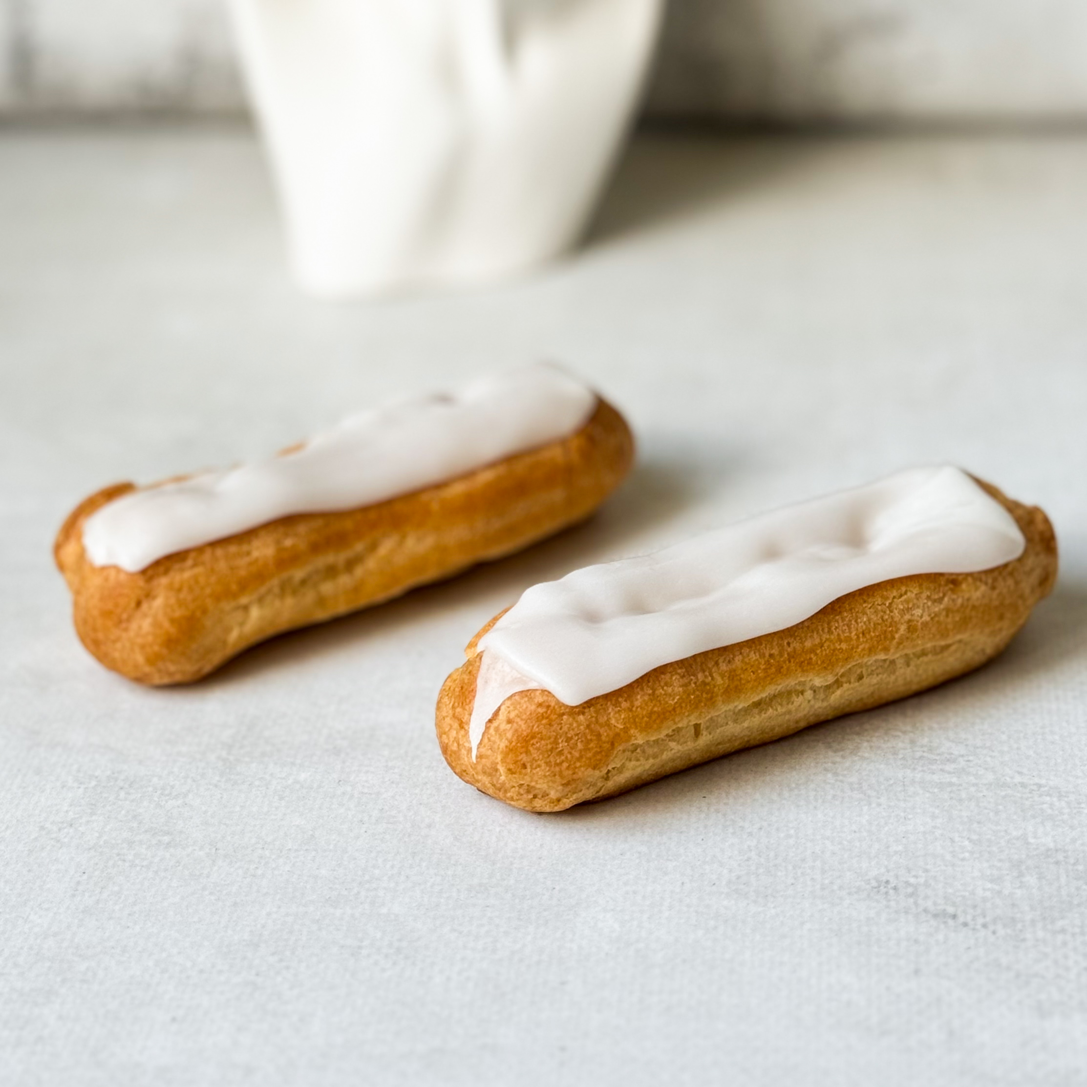 Эклеры с ванильной начинкой и белой помадкой изображение 7