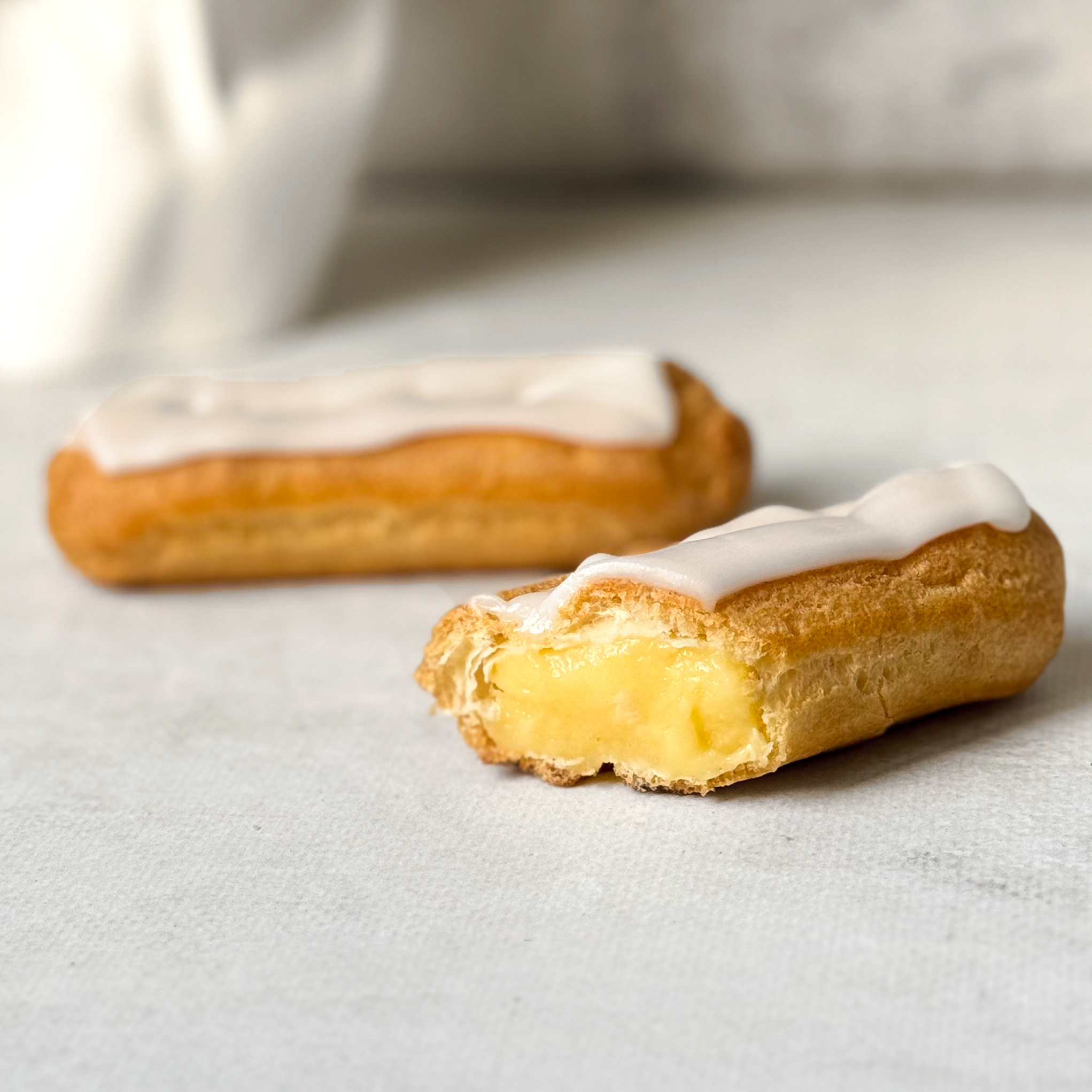 Эклеры с ванильной начинкой и белой помадкой изображение 8