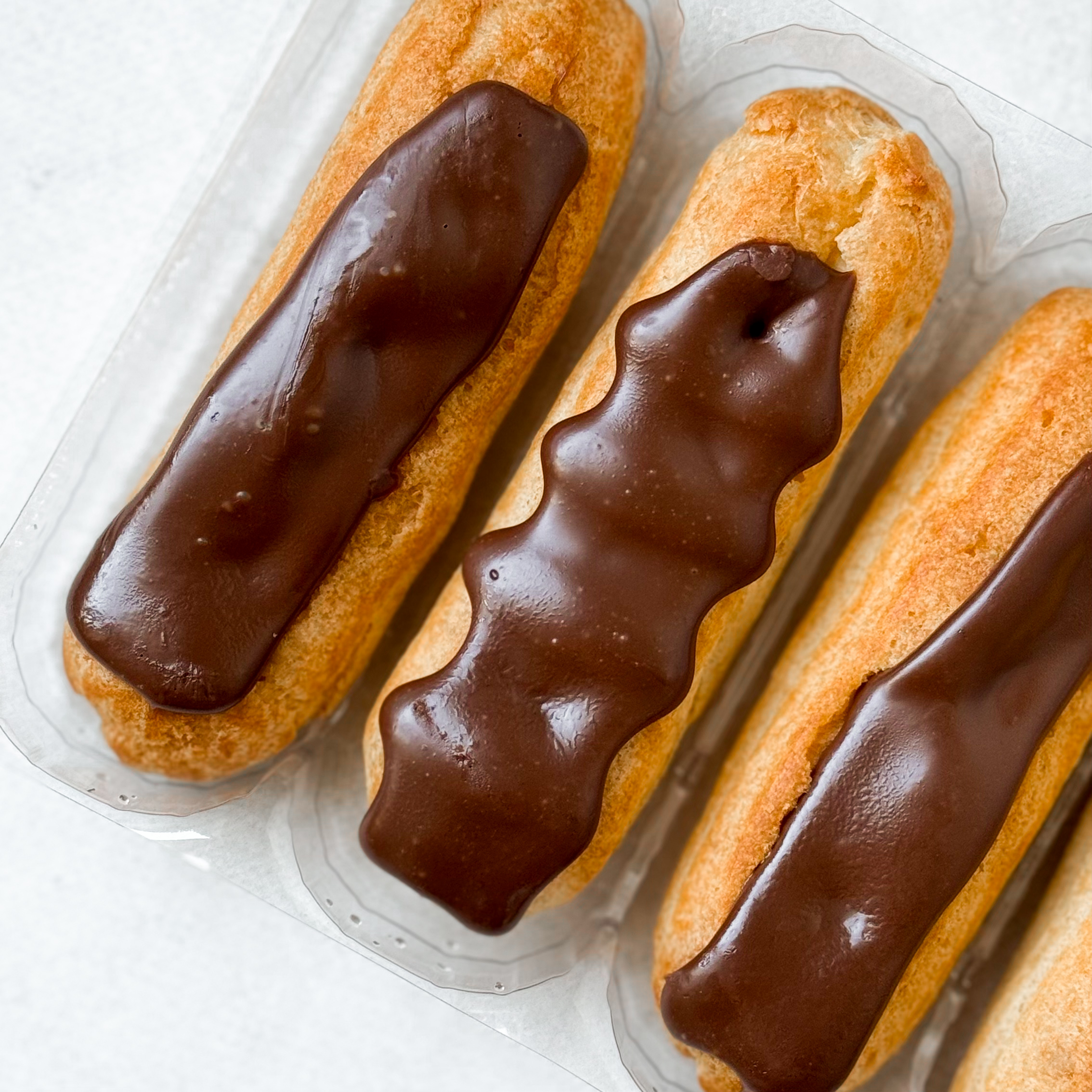 Эклеры с Баварским заварным кремом и глазурью из молочного шоколада изображение 7