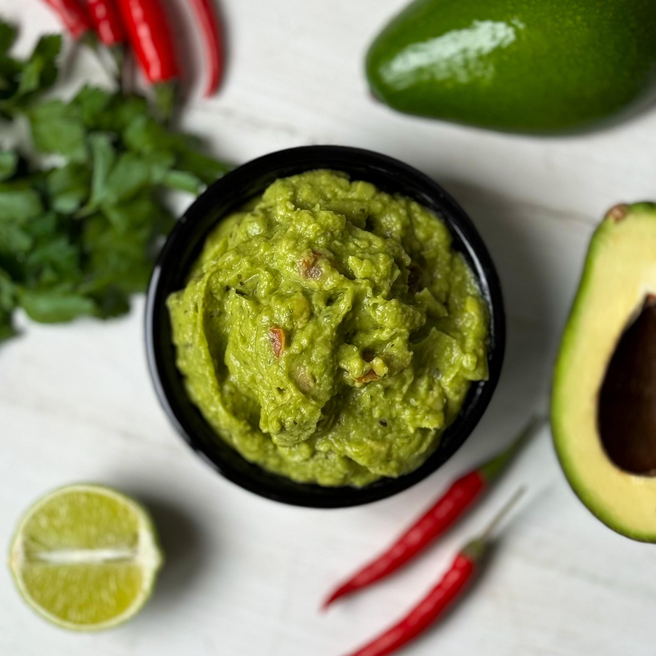 Гуакамоле с томатами и специями изображение 2