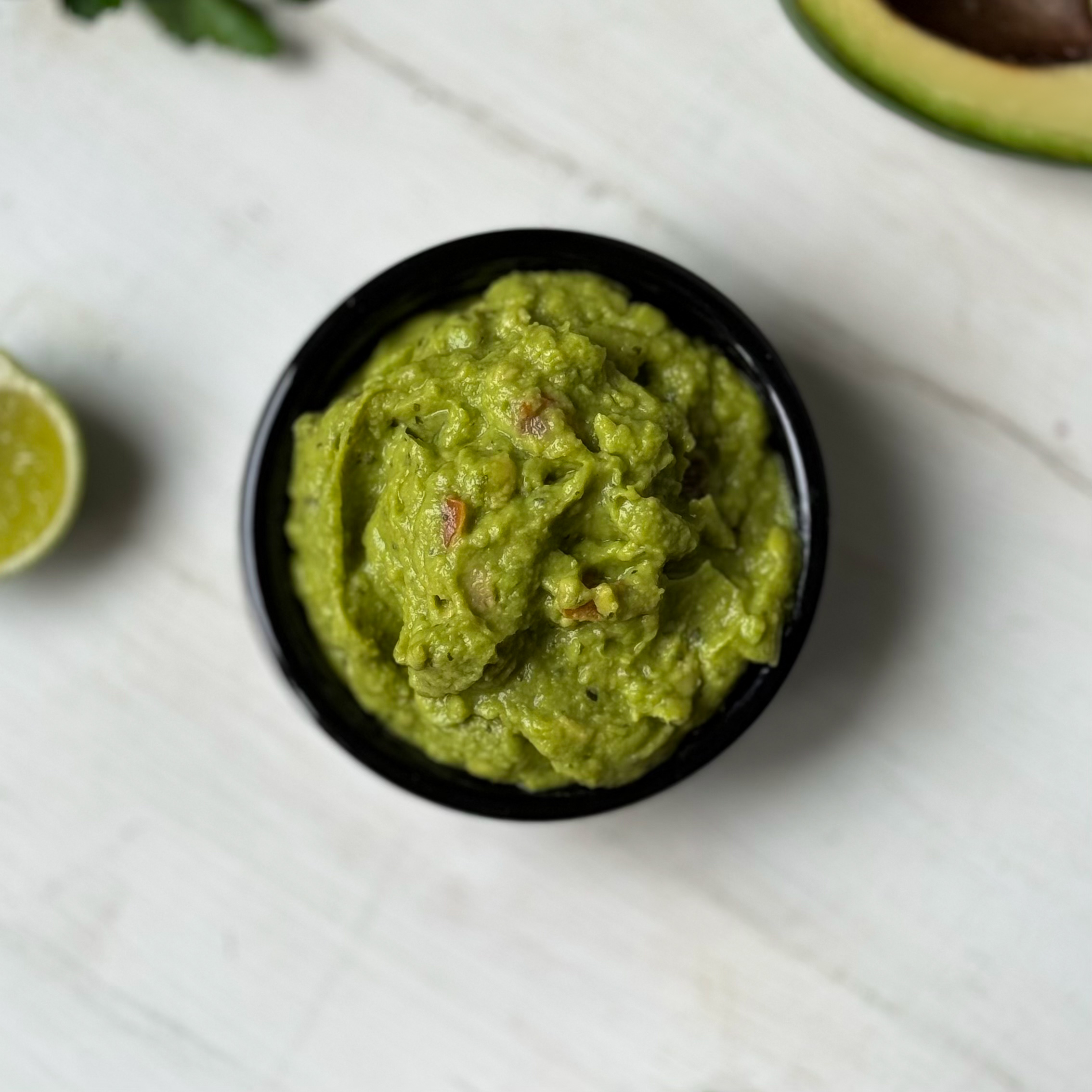 Гуакамоле с томатами и специями изображение 4