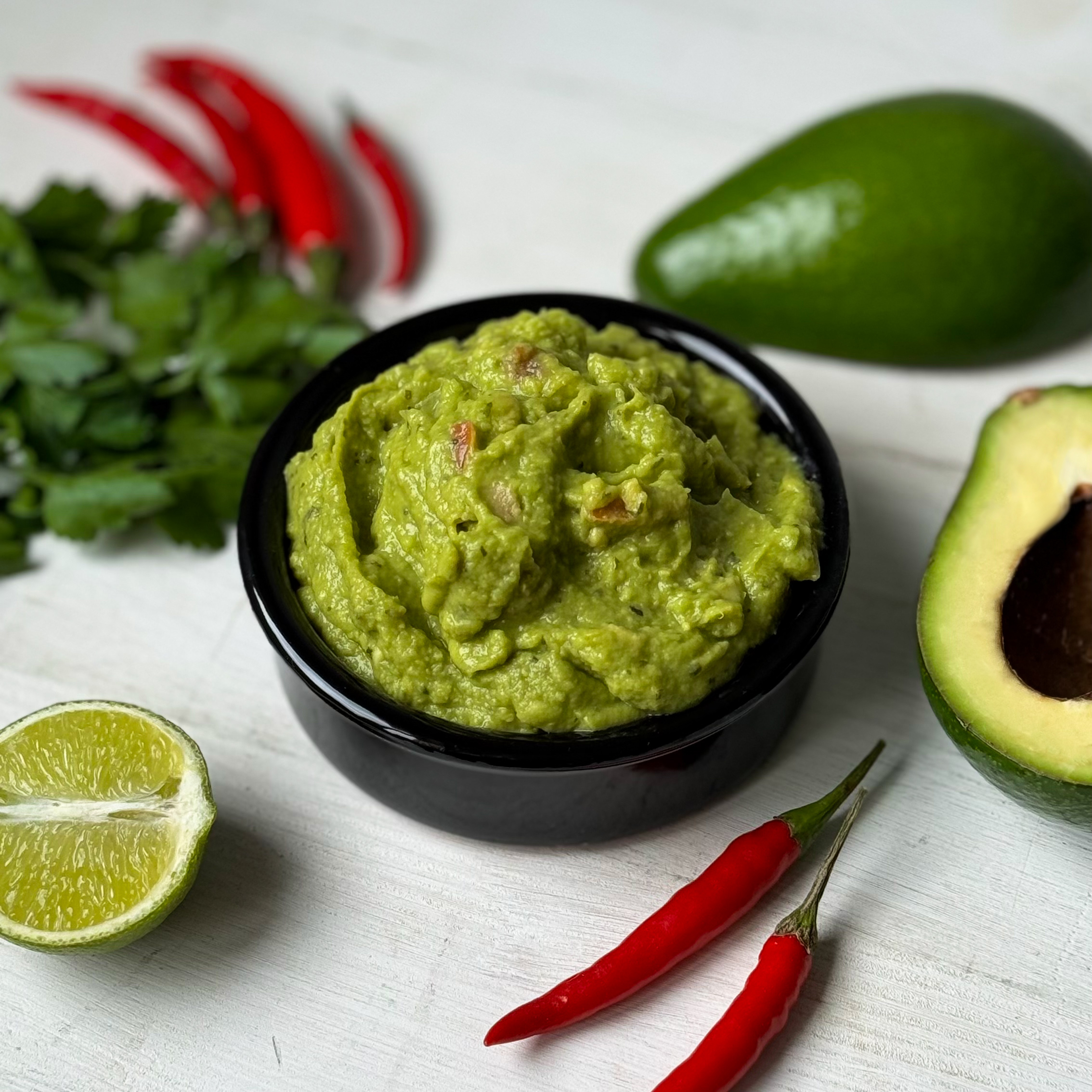 Гуакамоле с томатами и специями изображение 5