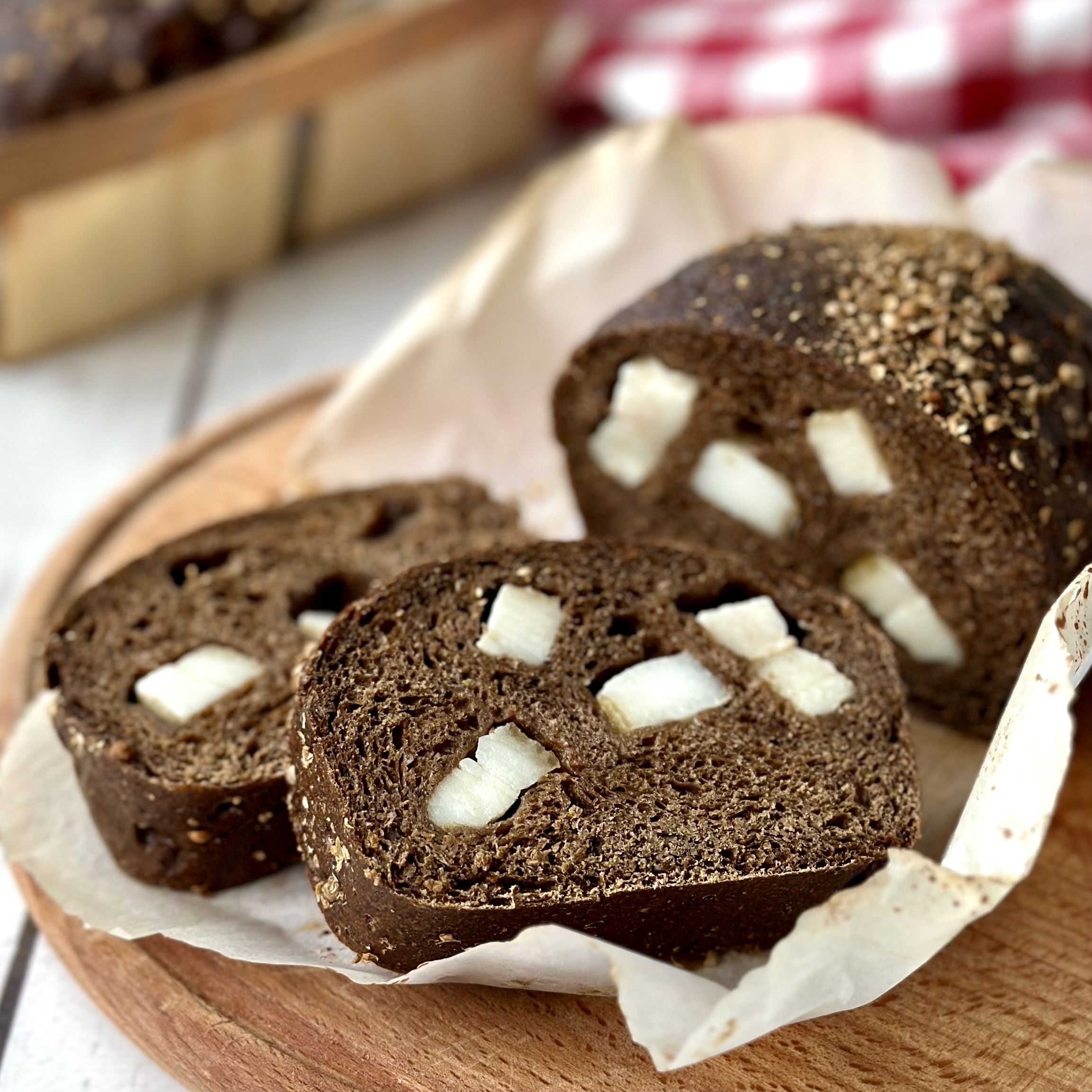 Хлеб с салом «Охотничий» – заварной хлеб из смеси муки ржаной хлебопекарной сеяной, пшеничной муки первого сорта, солода ржаного сухого с добавлением сала. изображение 2