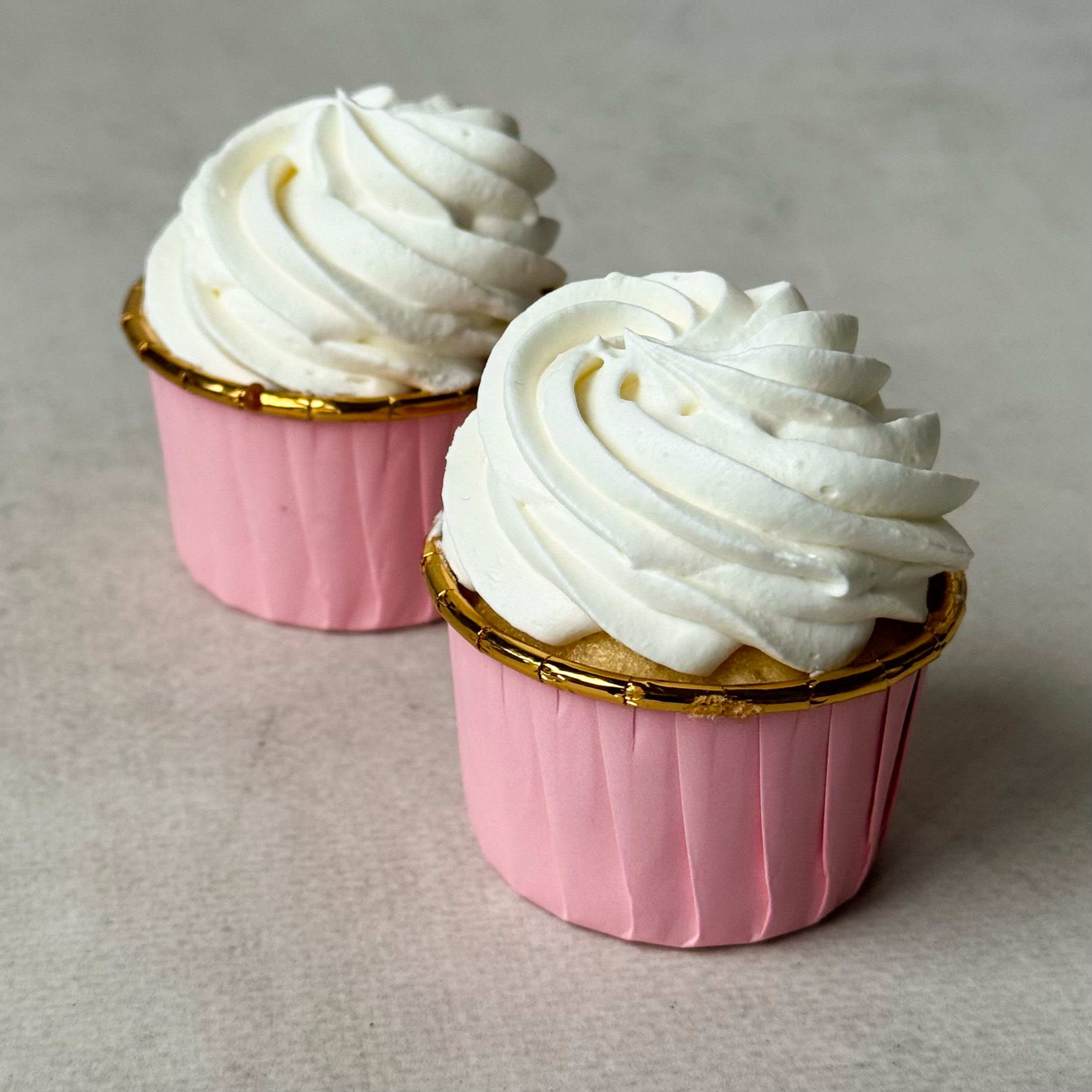 Капкейк Молочная девочка с малиновой начинкой изображение 5