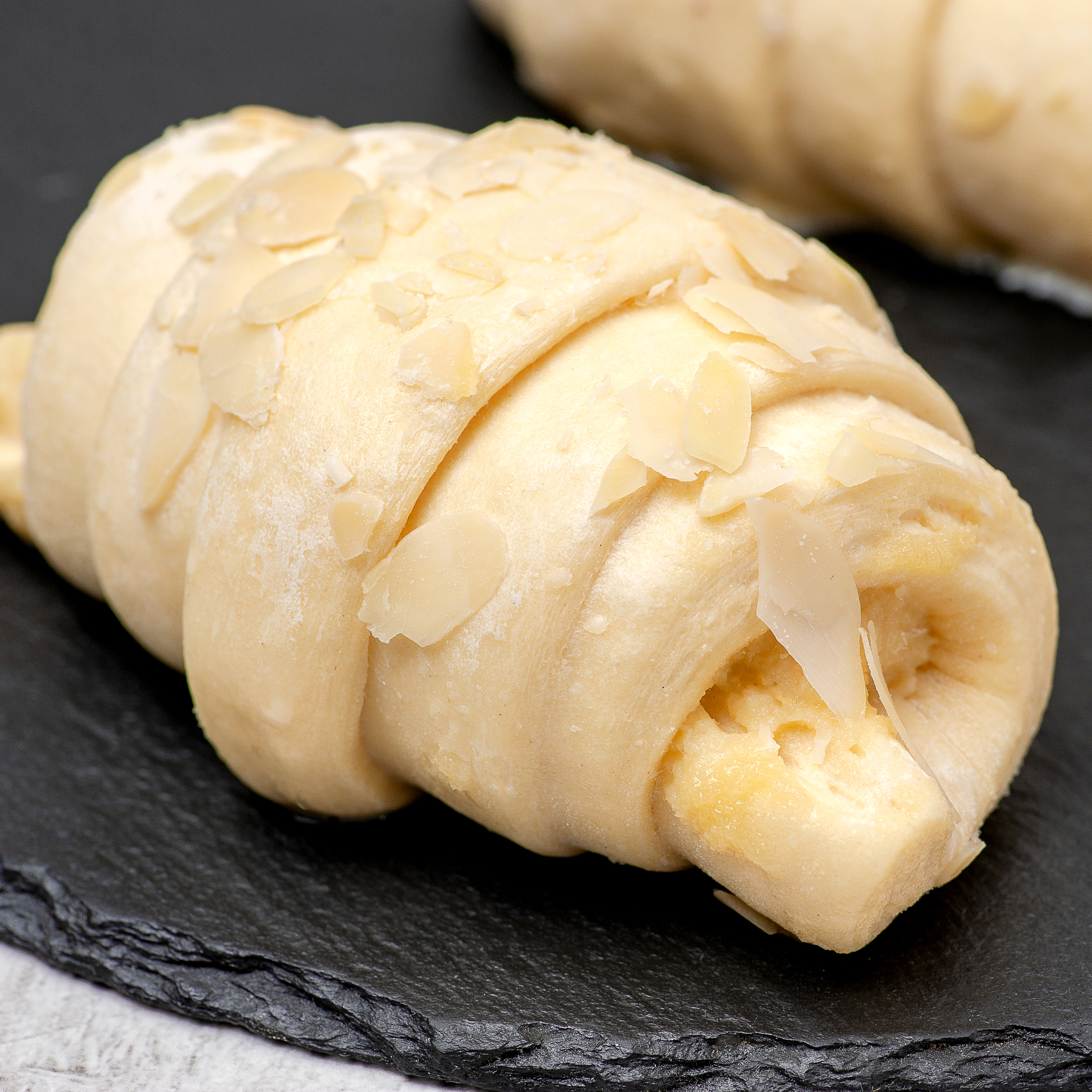 Круассан для выпекания с миндалём и миндальным кремом изображение 2