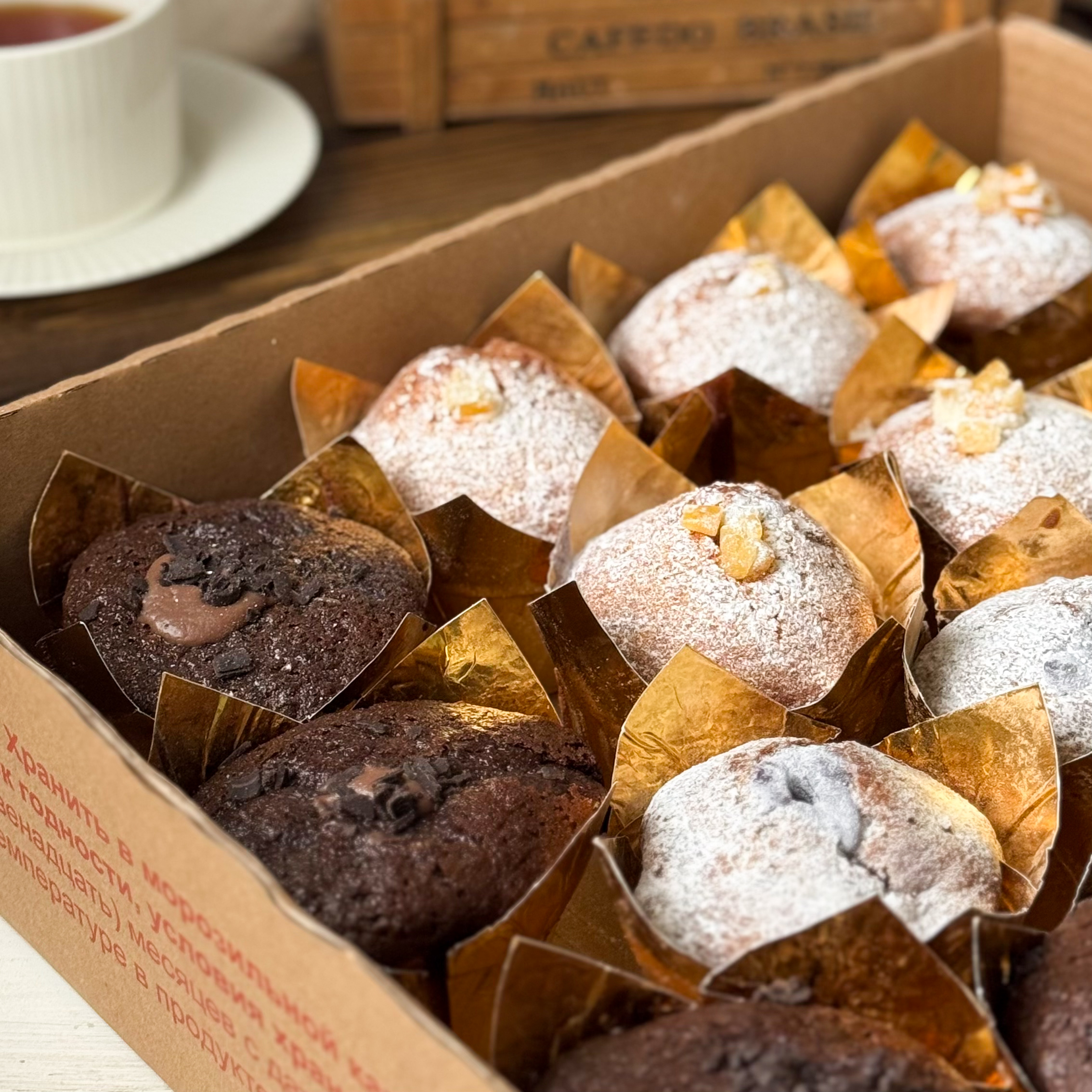 Ассорти маффинов из 3-х вкусов: черничный, шоколадный, апельсиновый изображение 2