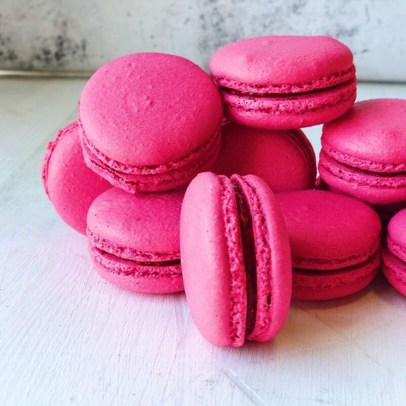 Французское миндальное малиновое печенье с начинкой. изображение 2