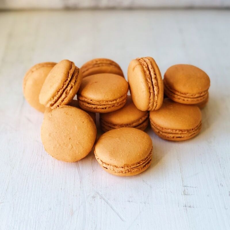 Французское миндальное карамельное печенье с начинкой. изображение 2