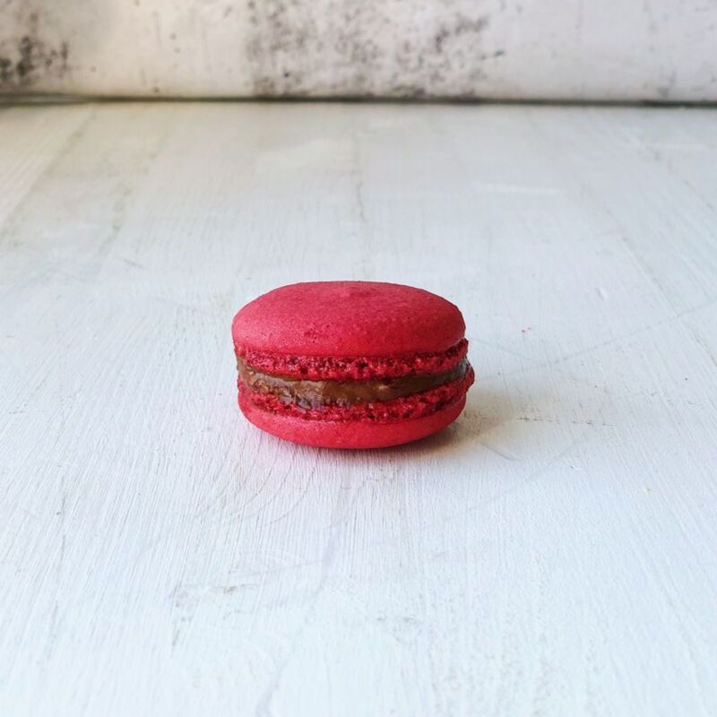 Миндальное вишневое печенье с шоколадной начинкой изображение 3