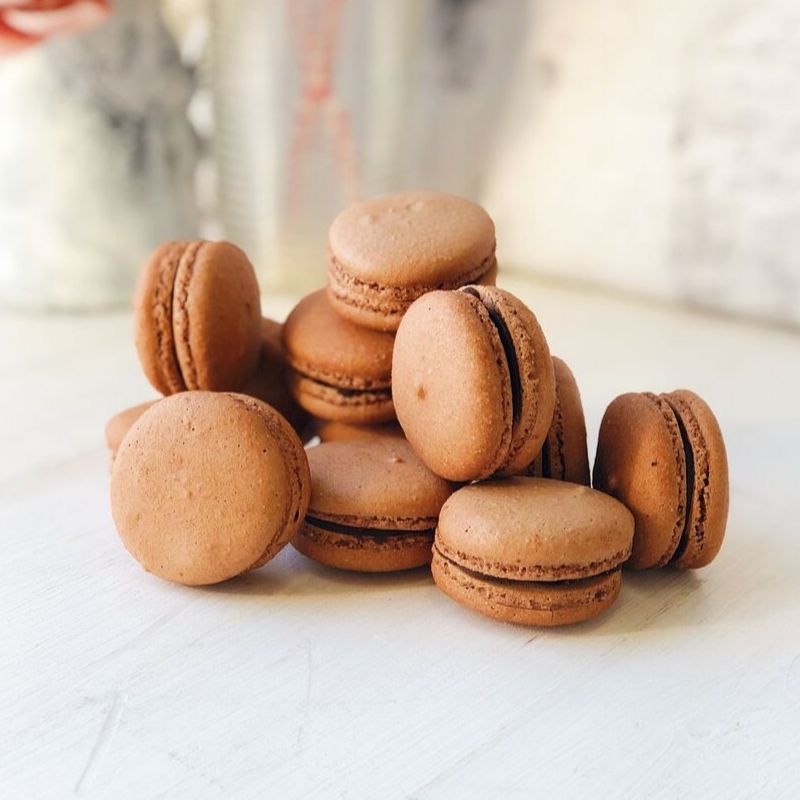 Французское миндальное шоколадное печенье с начинкой. изображение 2