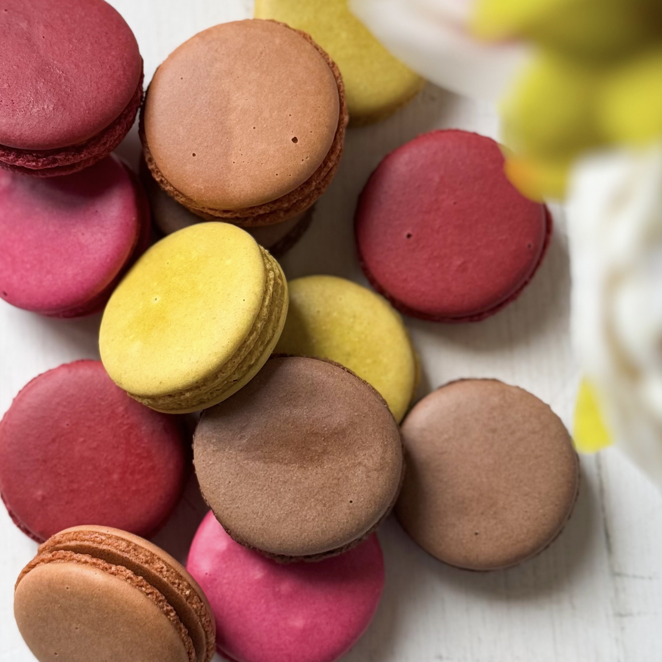 Миндальное печенье с начинкой. В коробке 5 вкусов "малина", "шоколад", "вишня", "лимон", "карамель". изображение 3