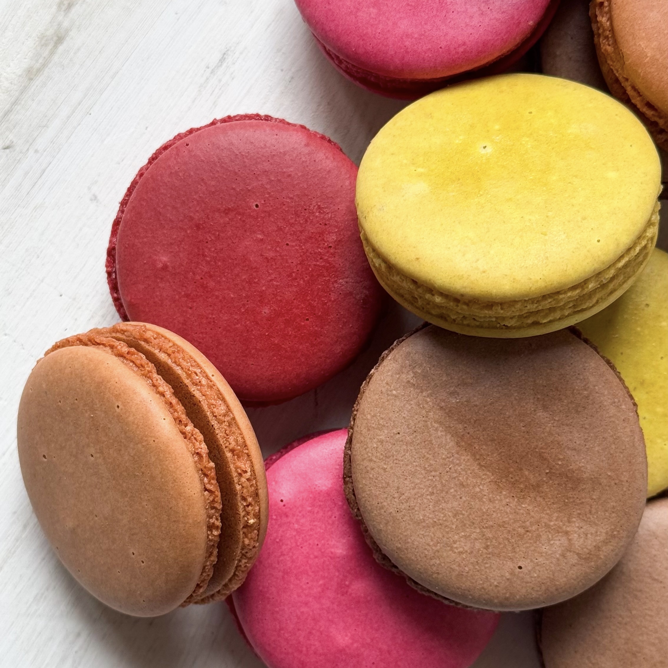 Миндальное печенье с начинкой. В коробке 5 вкусов "малина", "шоколад", "вишня", "лимон", "карамель". изображение 6