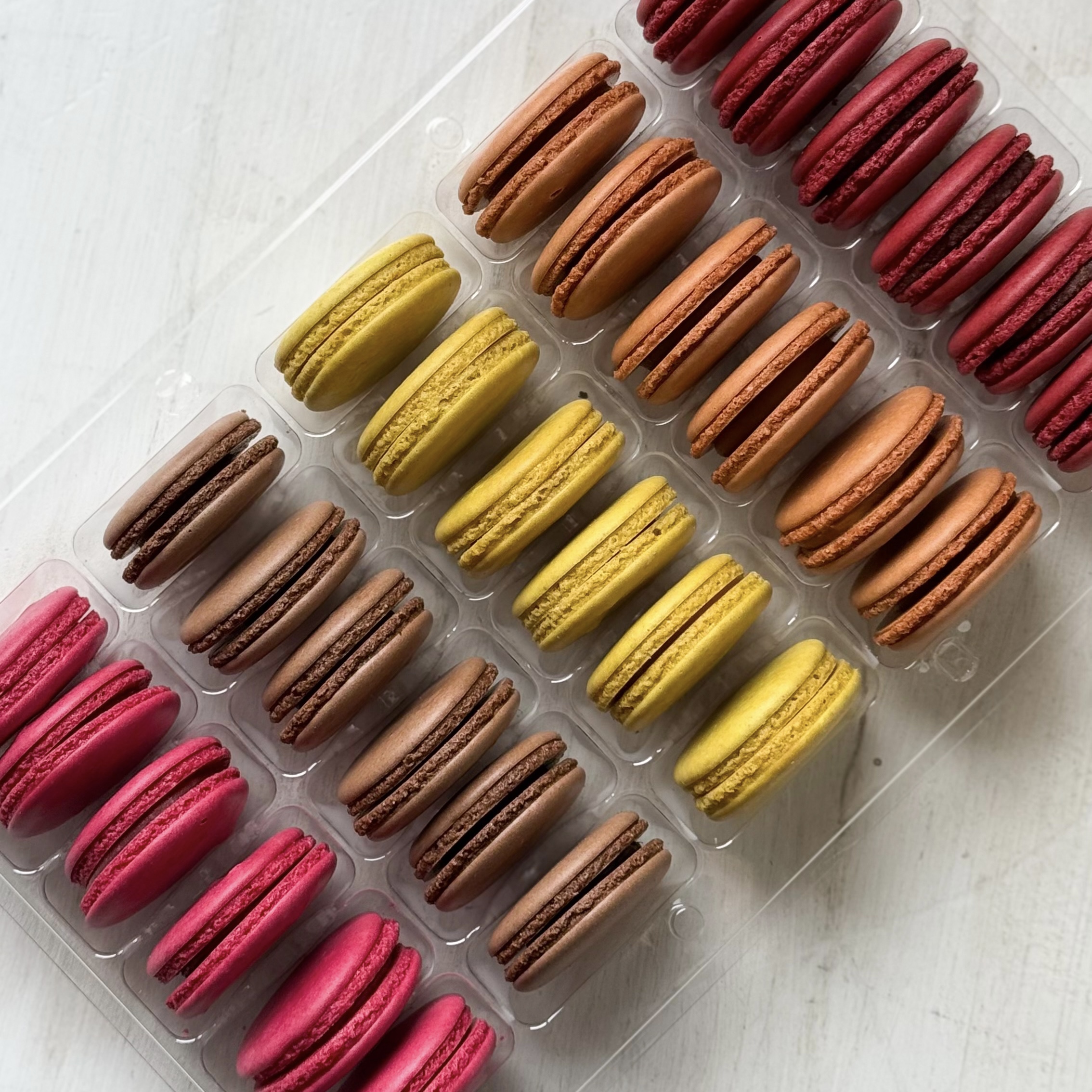 Миндальное печенье с начинкой. В коробке 5 вкусов "малина", "шоколад", "вишня", "лимон", "карамель". изображение 8