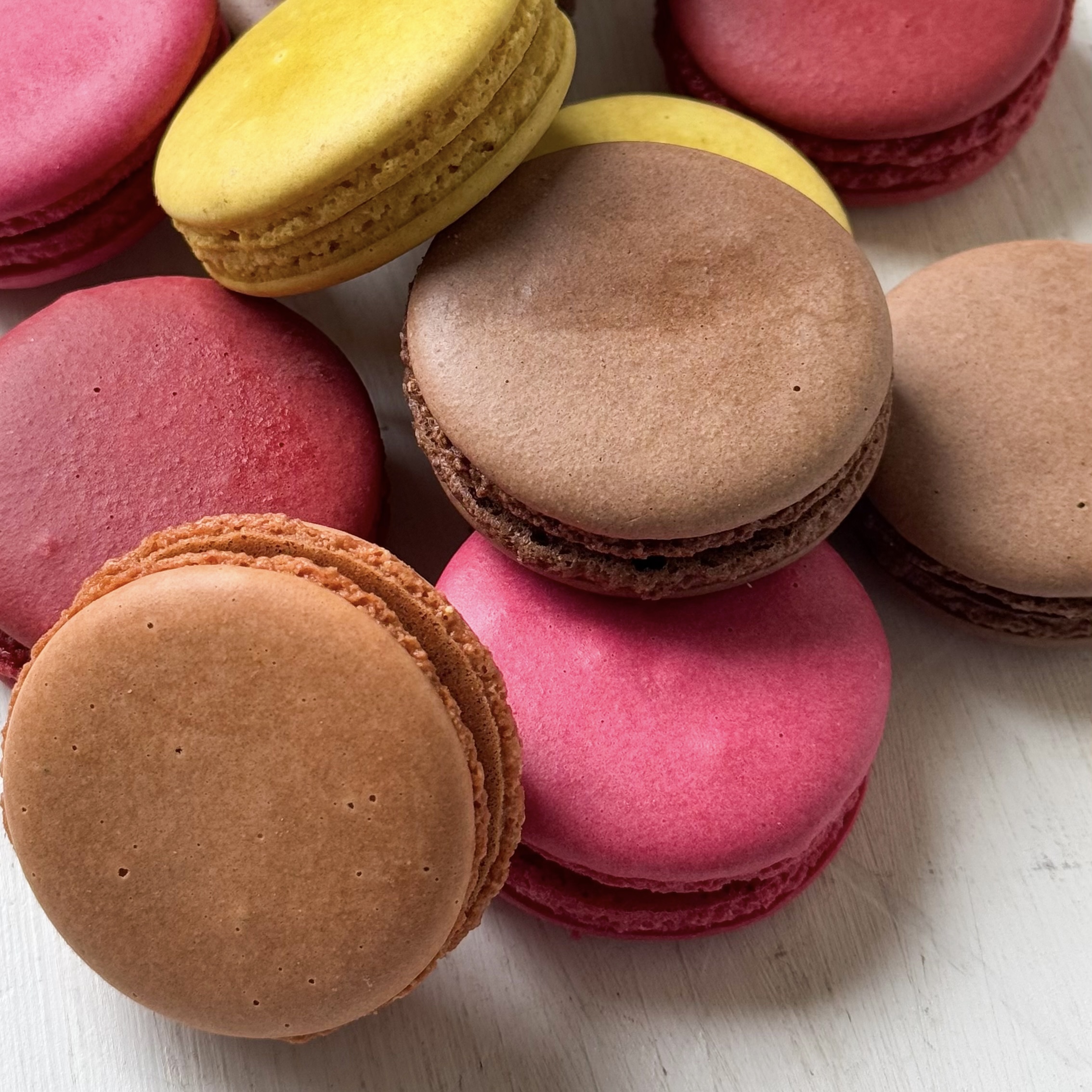 Миндальное печенье с начинкой. В коробке 5 вкусов "малина", "шоколад", "вишня", "лимон", "карамель". изображение 9