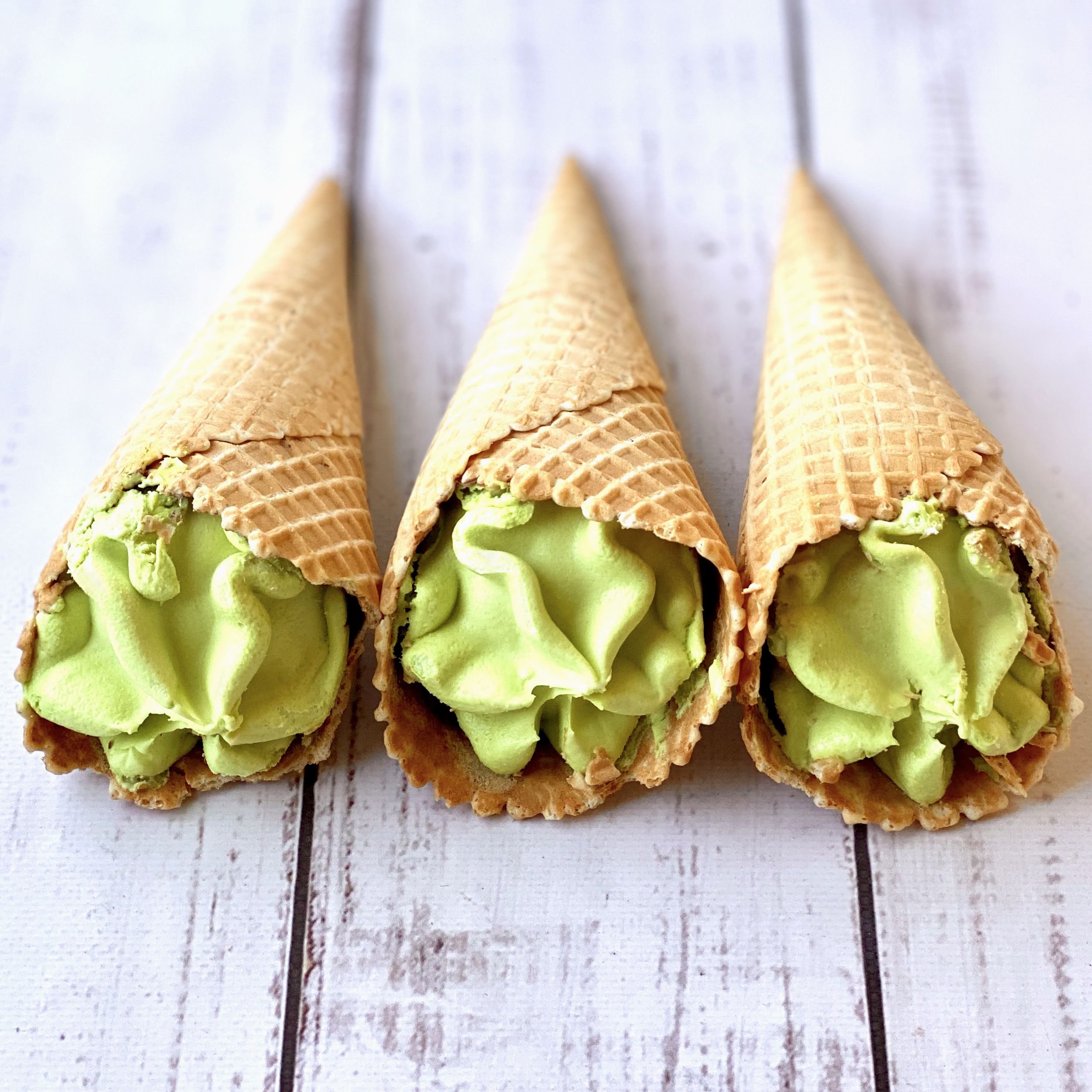 Мороженое «Гигантер» пломбир фисташковый в вафельном рожке  изображение 2