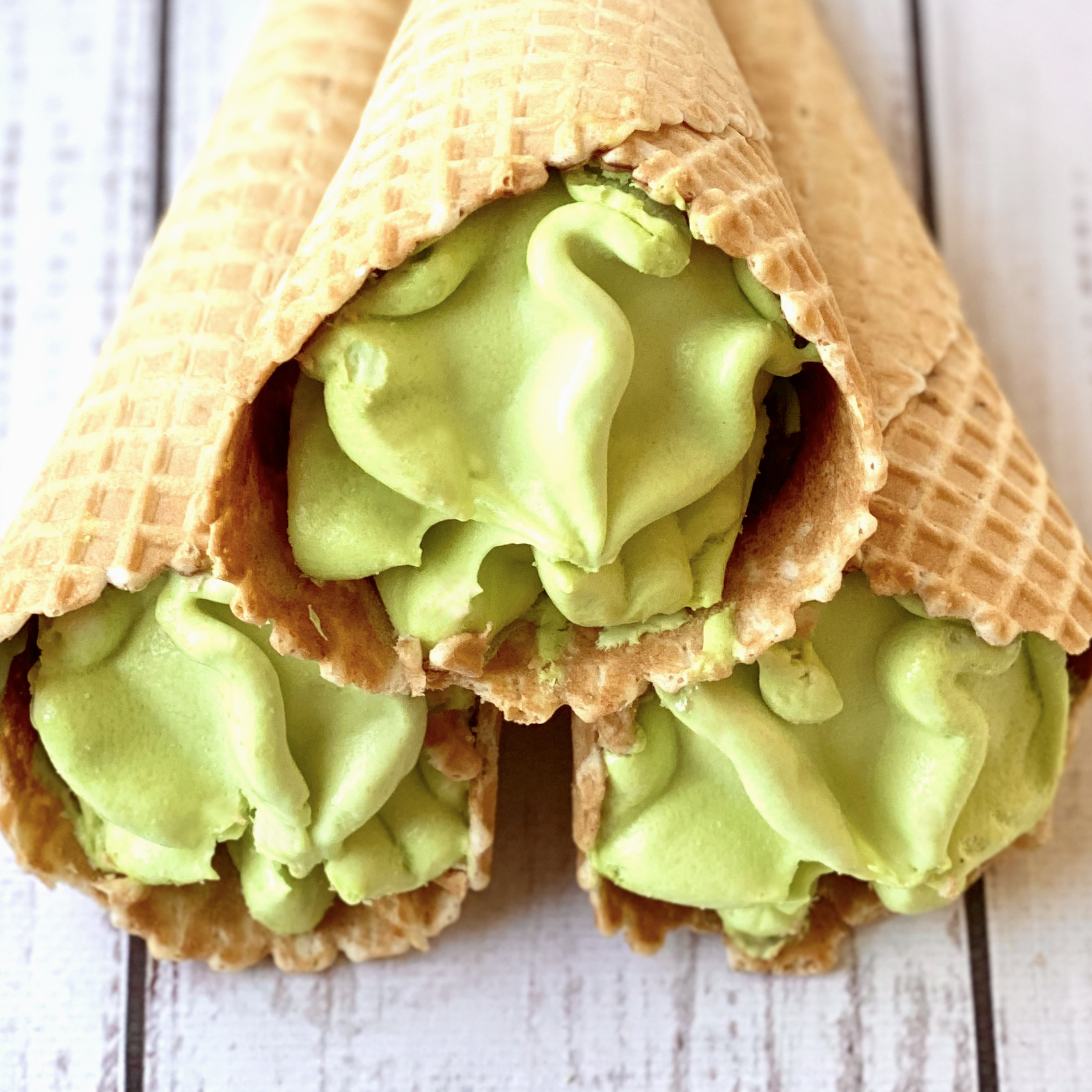 Мороженое «Гигантер» пломбир фисташковый в вафельном рожке  изображение 4