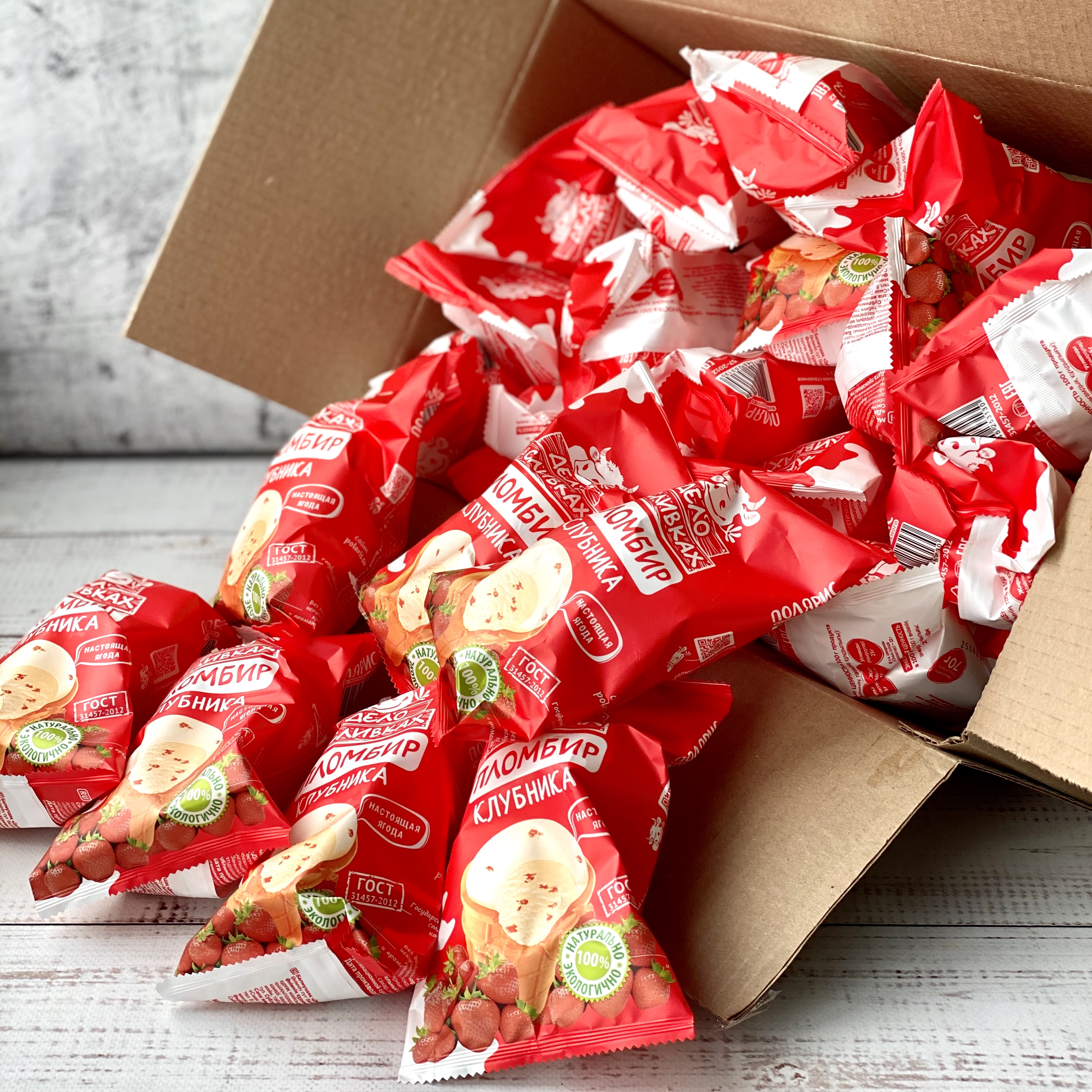 Мороженое в вафельном стаканчике Дело в сливках клубника изображение 4