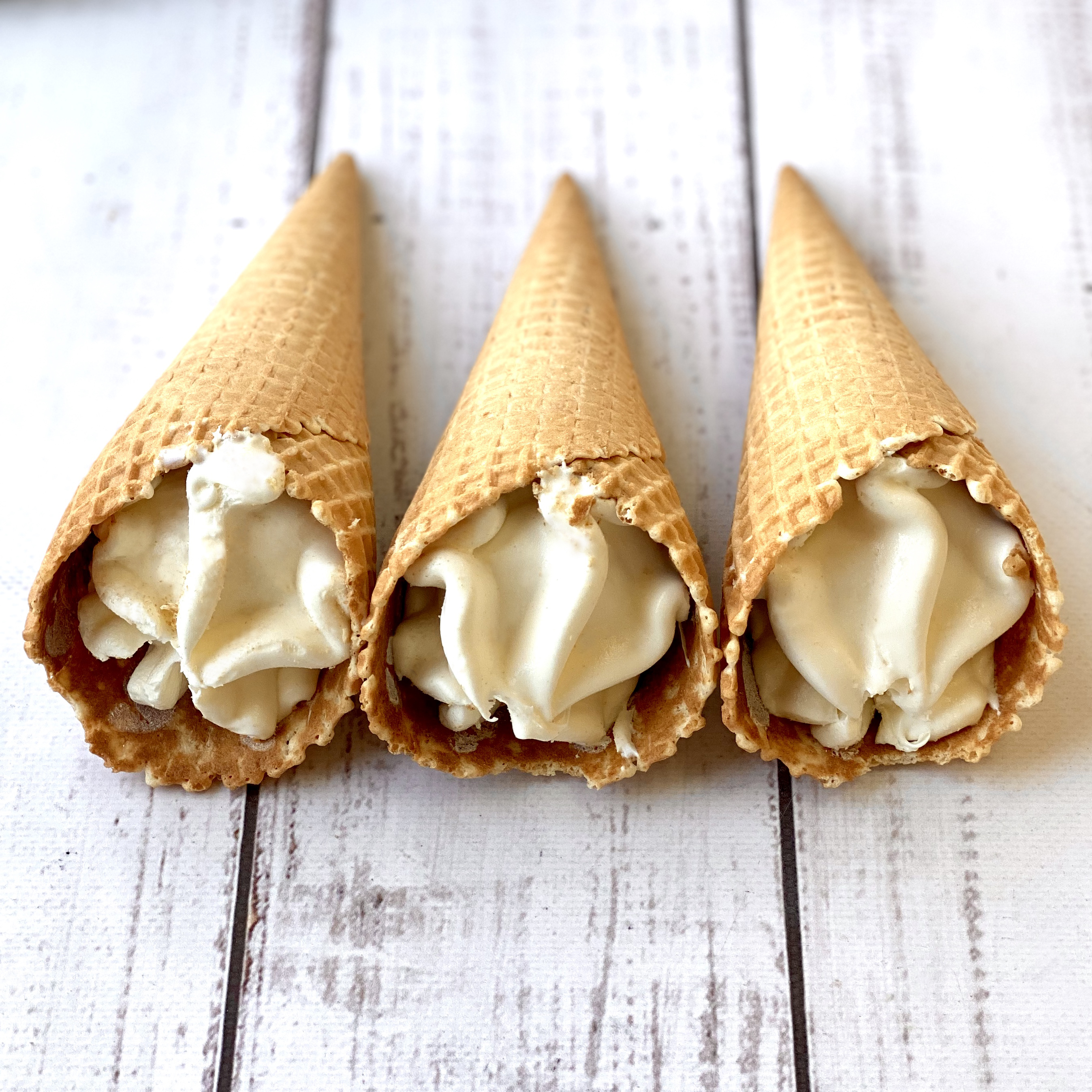 Мороженое «Гигантер» пломбир ванильный  в вафельном рожке  изображение 1