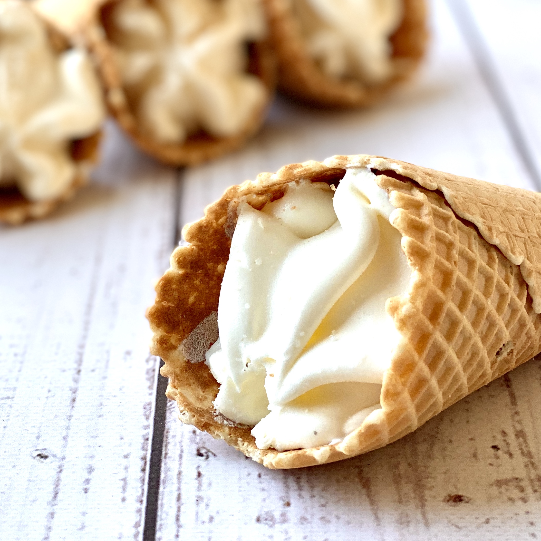 Мороженое «Гигантер» пломбир ванильный  в вафельном рожке  изображение 4