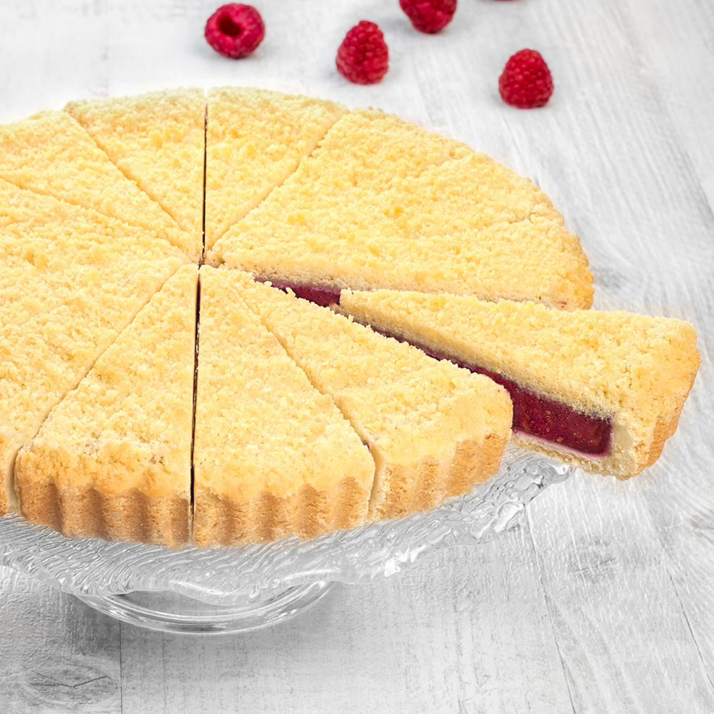 Песочный корж и начинка из спелой малины изображение 3