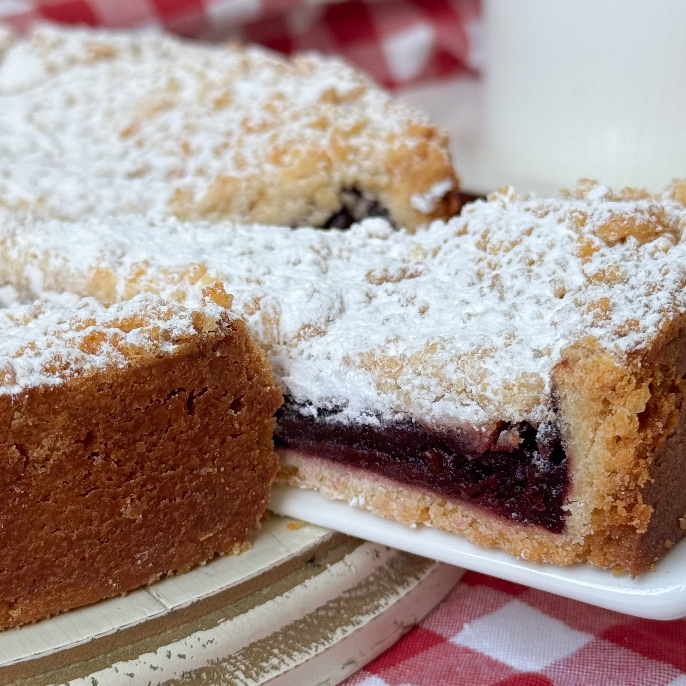 Пирог из песочного теста с начинкой из сочных вишен изображение 1