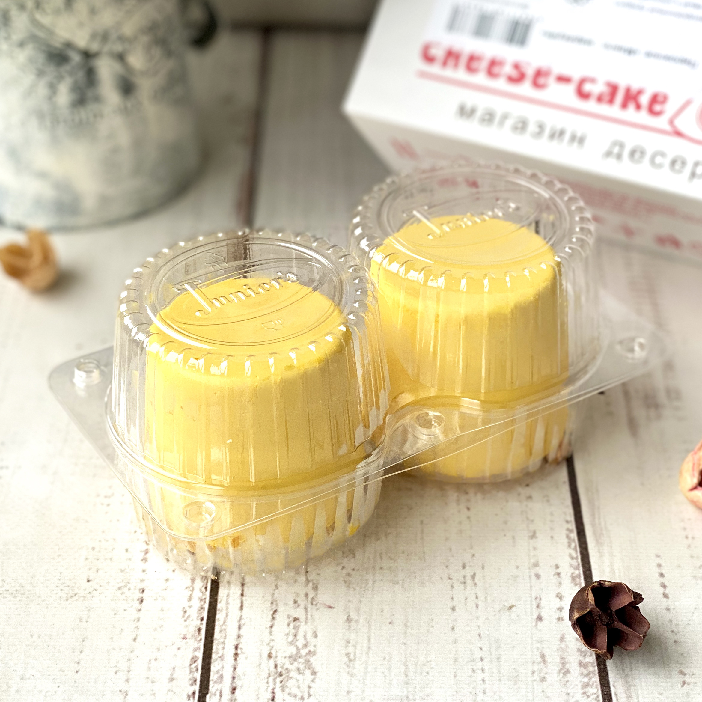 Нежнейшее суфле из манго с сердцевиной из кокосового суфле из свежих сливок с ароматной начинкой из мякоти маракуйи с кислинкой на корже из кокосовой стружки изображение 4