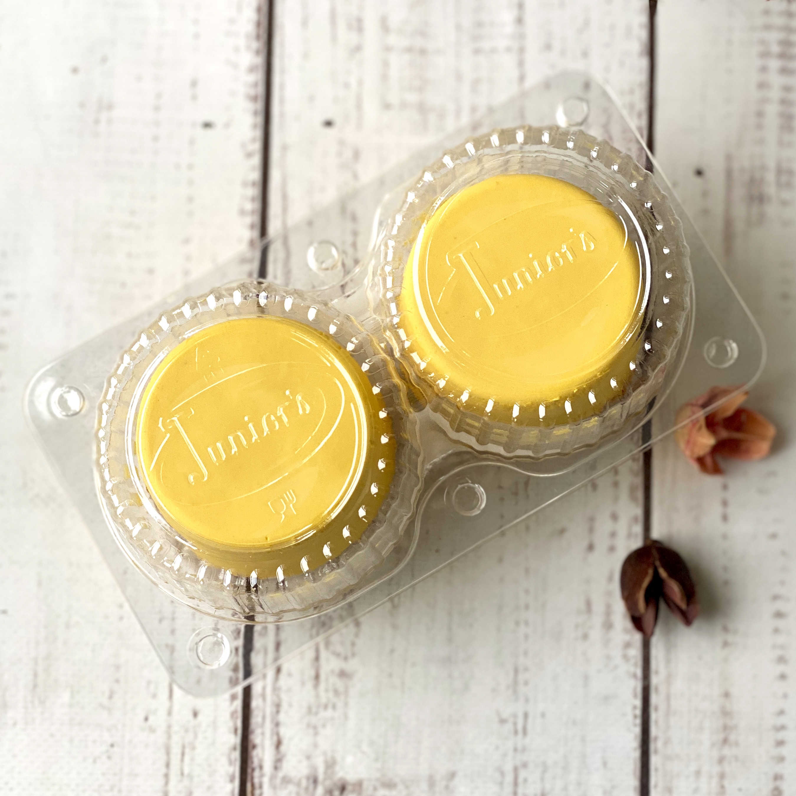 Нежнейшее суфле из манго с сердцевиной из кокосового суфле из свежих сливок с ароматной начинкой из мякоти маракуйи с кислинкой на корже из кокосовой стружки изображение 5