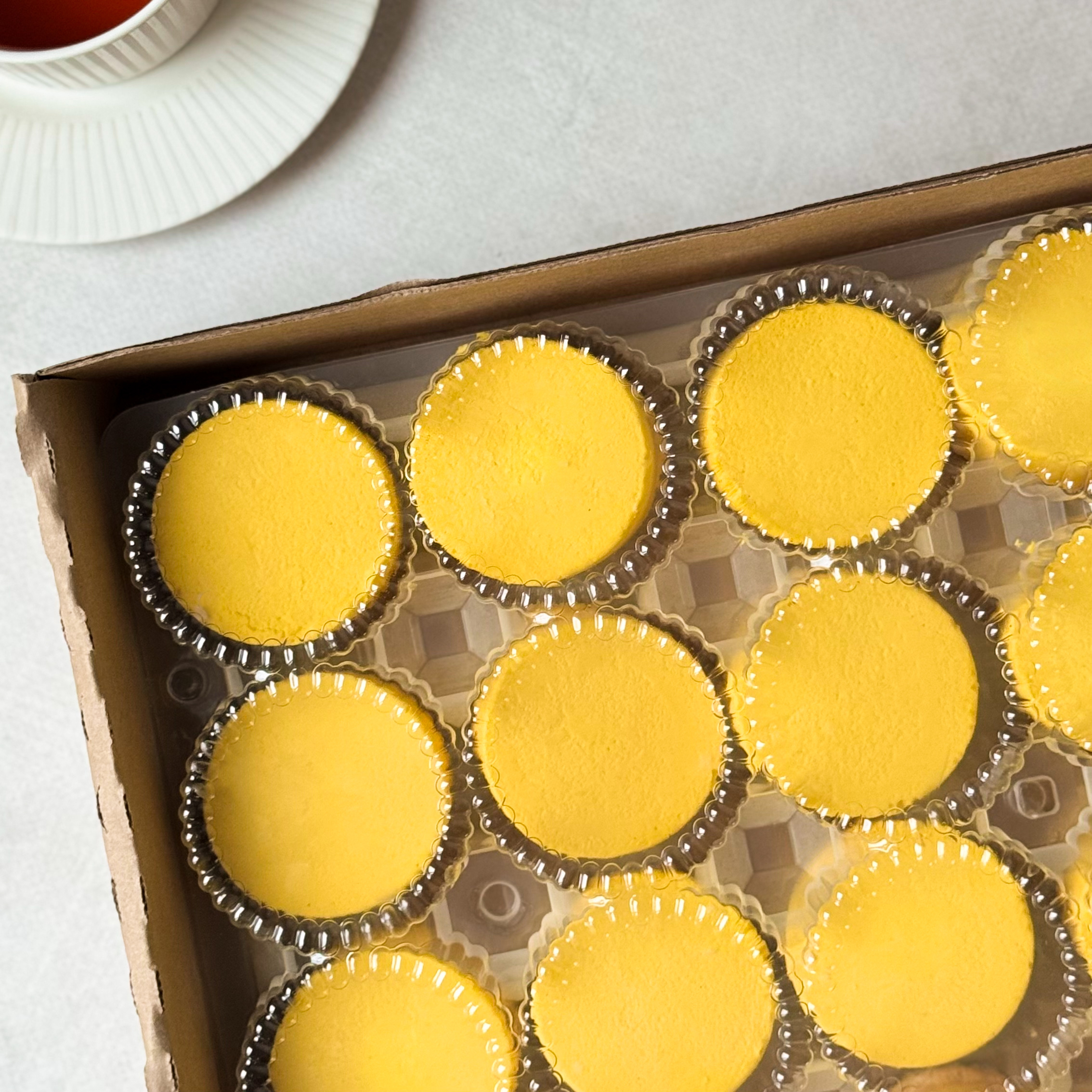 Нежнейшее суфле из манго с сердцевиной из кокосового суфле из свежих сливок с ароматной начинкой из мякоти маракуйи с кислинкой на корже из кокосовой стружки изображение 2