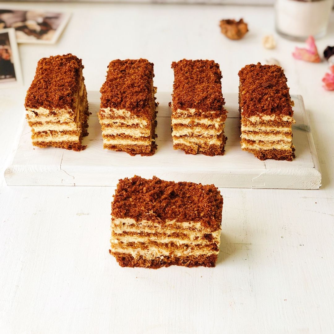 Класический медовик с традиционным вкусом. изображение 5