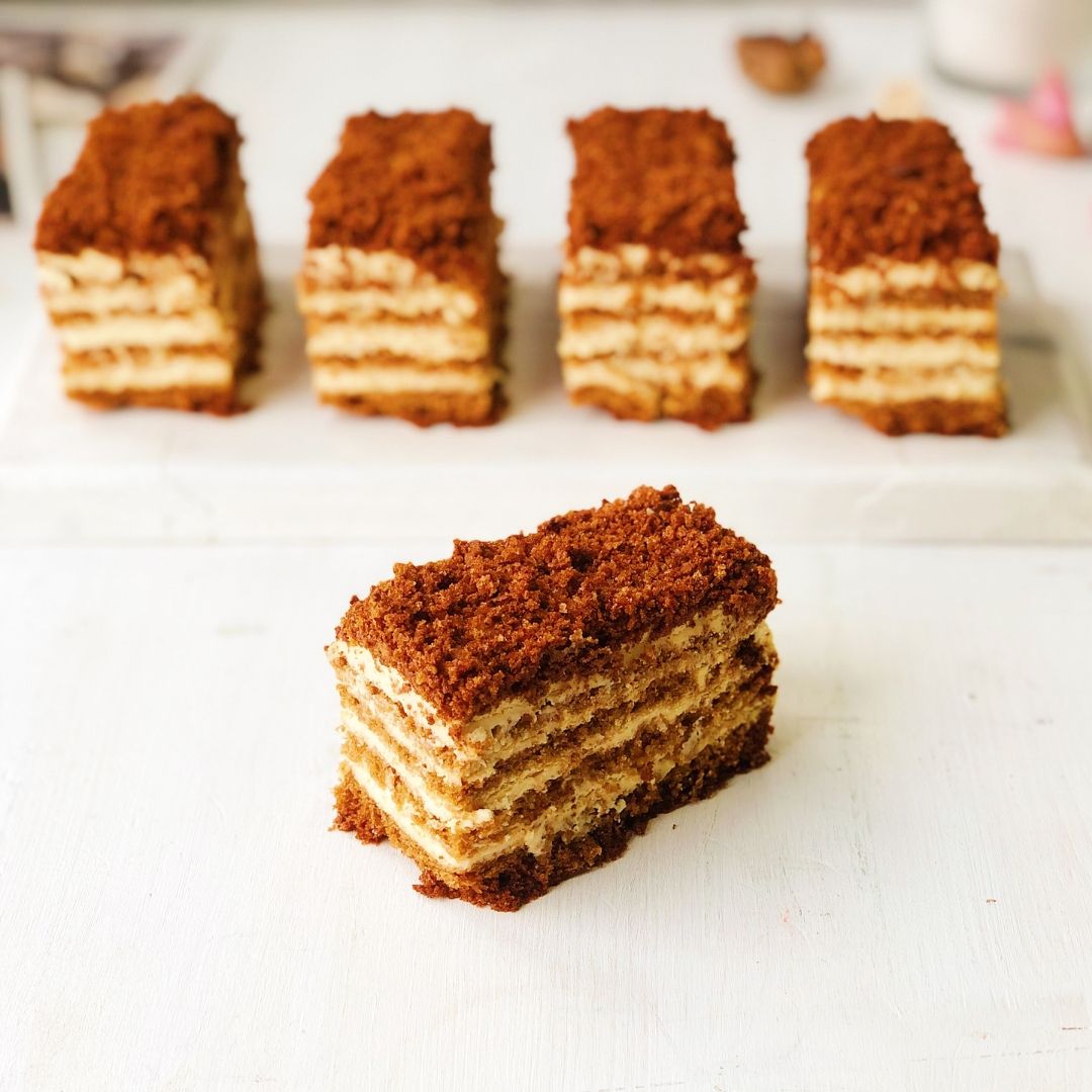 Класический медовик с традиционным вкусом. изображение 6