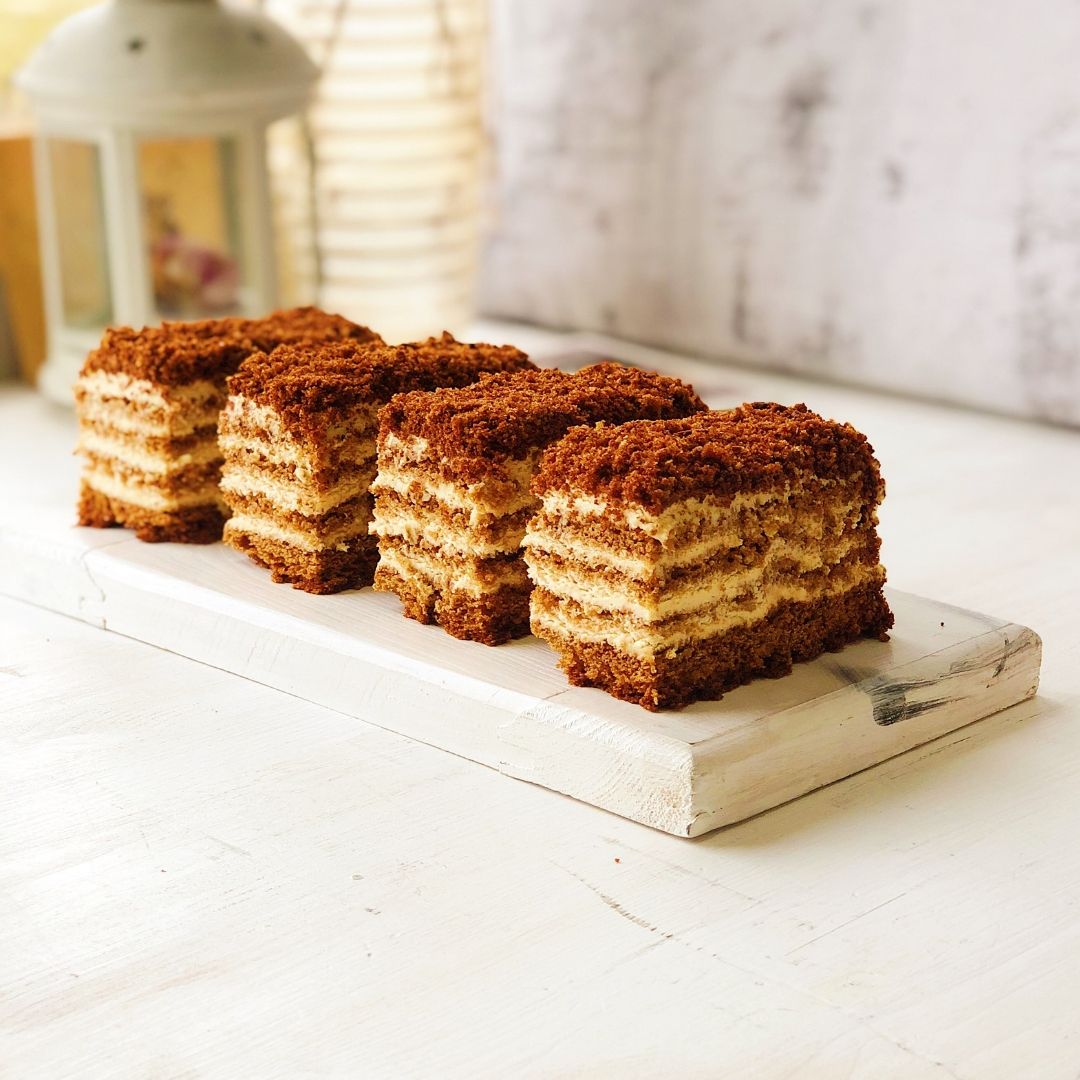 Класический медовик с традиционным вкусом. изображение 3