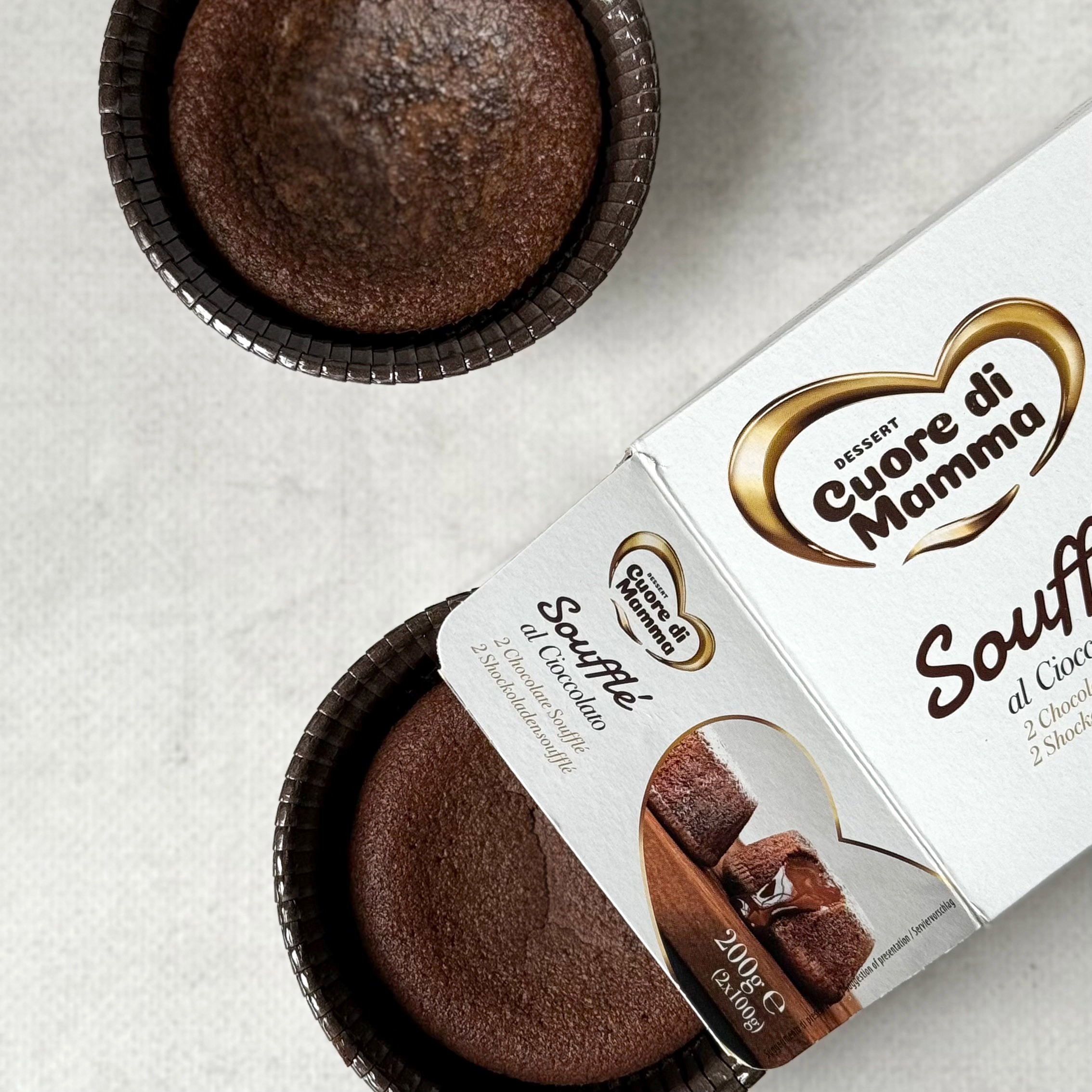 Пирожное из темного шоколада «BarryCallebaut» (Южная Америка) с жидким шоколадом внутри. изображение 10